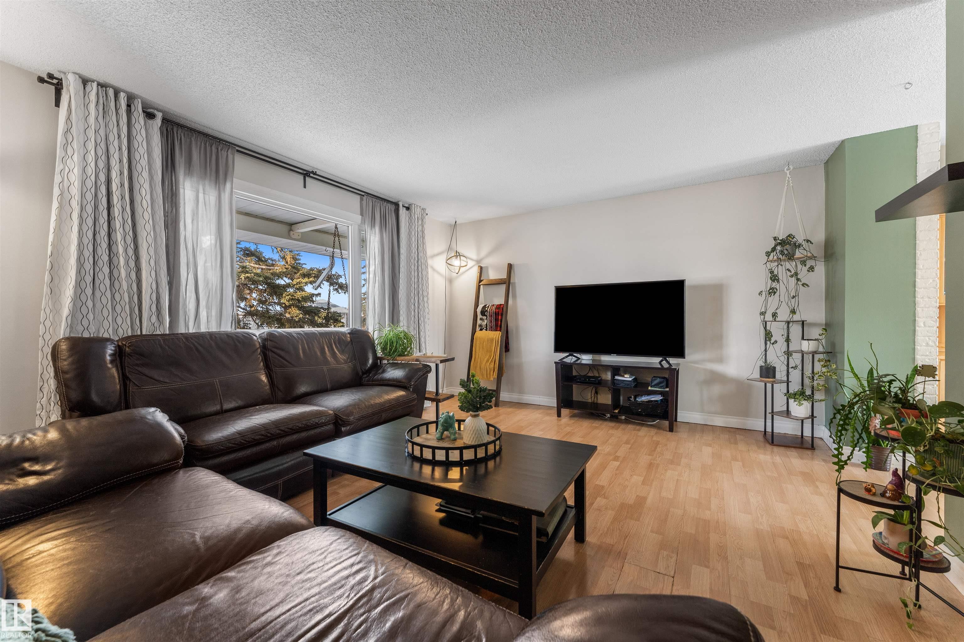 Photo 6 at 35 Linthorpe Road, Broxton Park, Spruce Grove