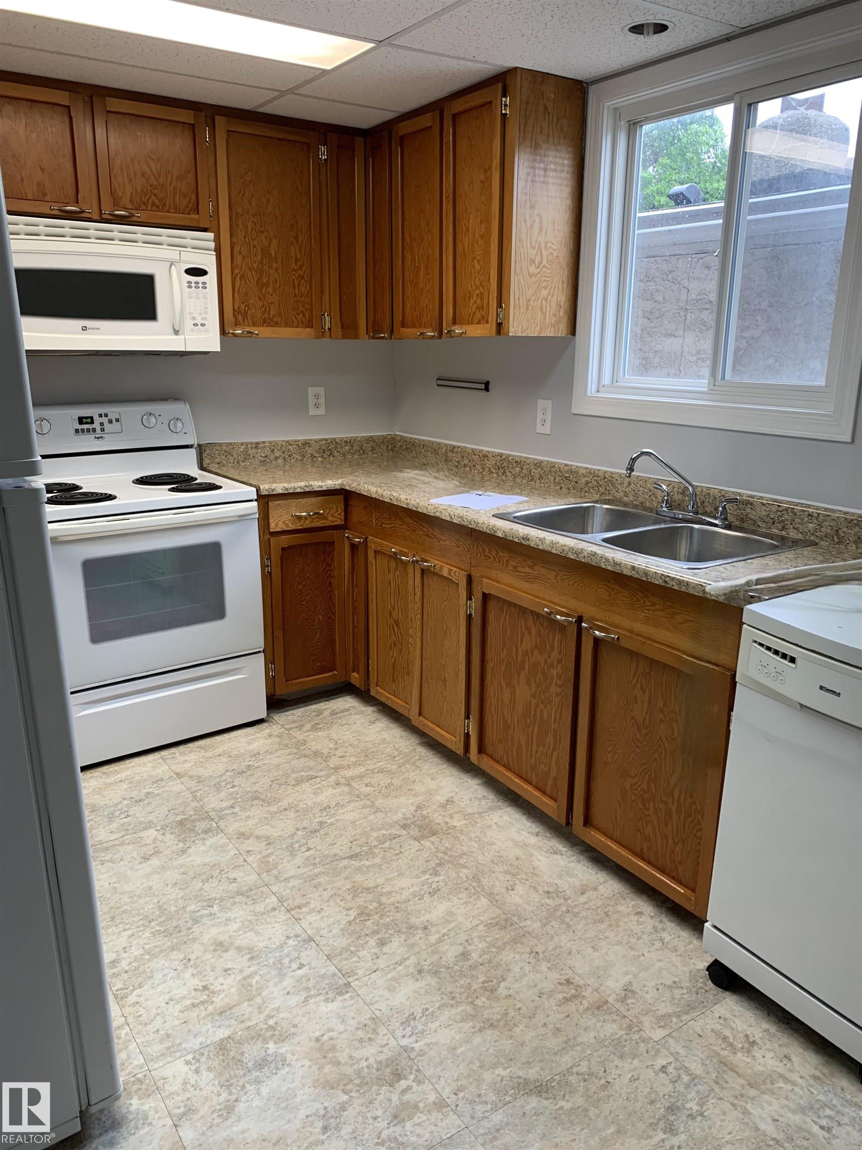 Photo 6 at 10831 80 Avenue NW, Queen Alexandra, Edmonton