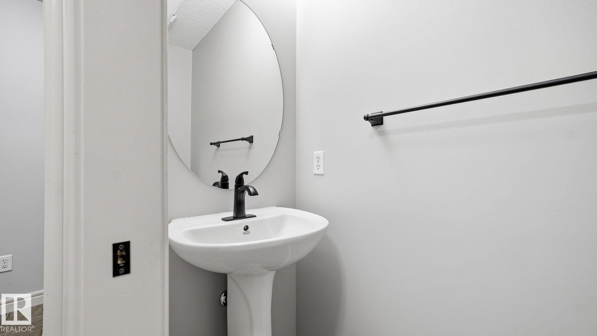 Photo 11 at 9 Hickory Trail, Heatherglen, Spruce Grove