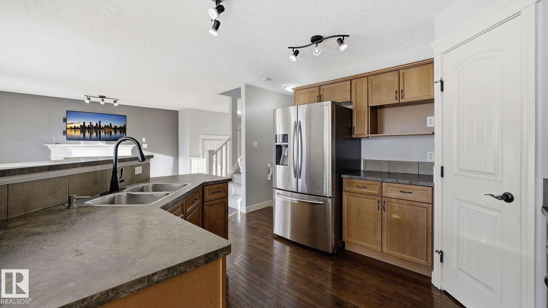 Photo 7 at 9 Hickory Trail, Heatherglen, Spruce Grove