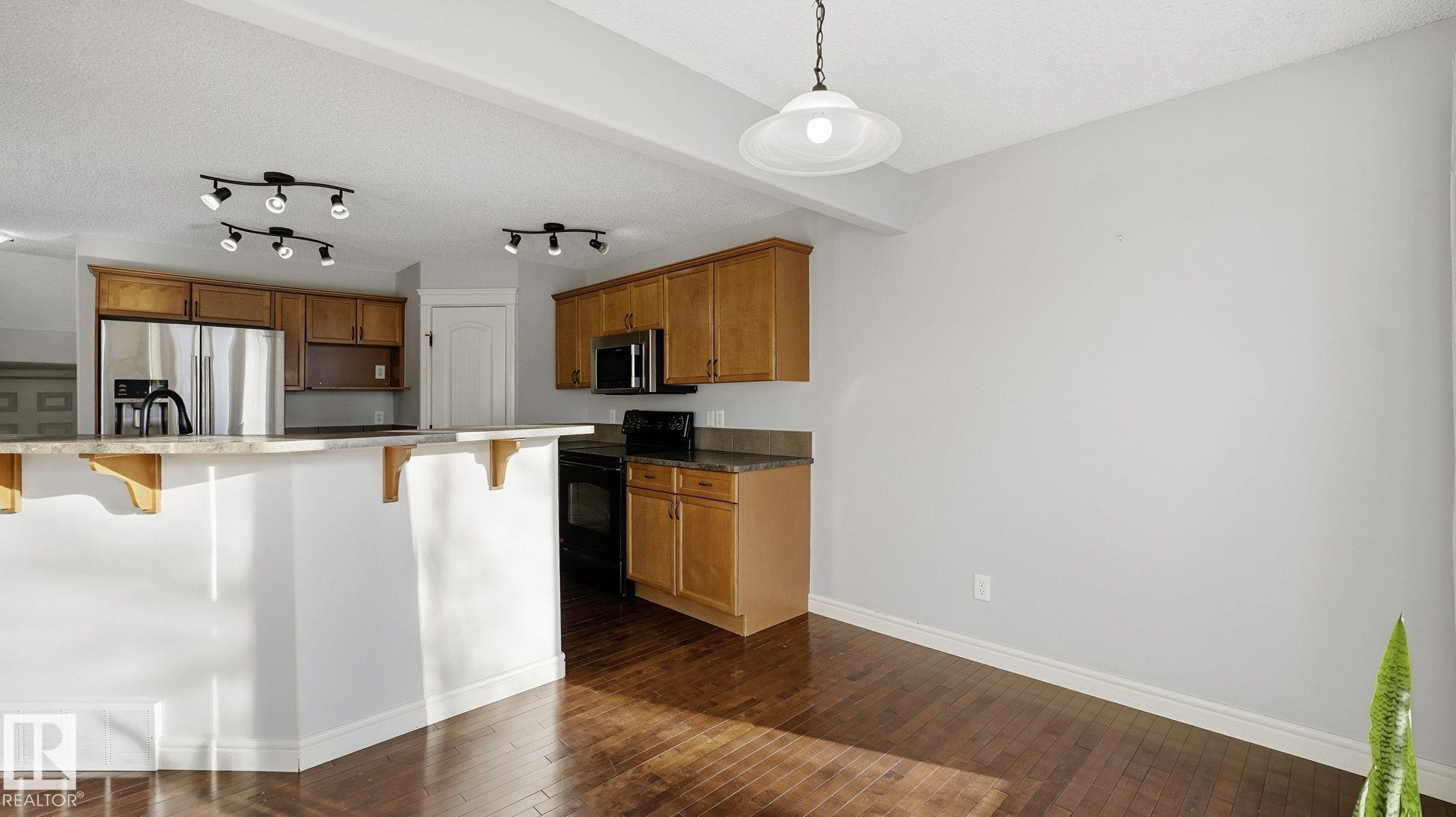 Photo 8 at 9 Hickory Trail, Heatherglen, Spruce Grove