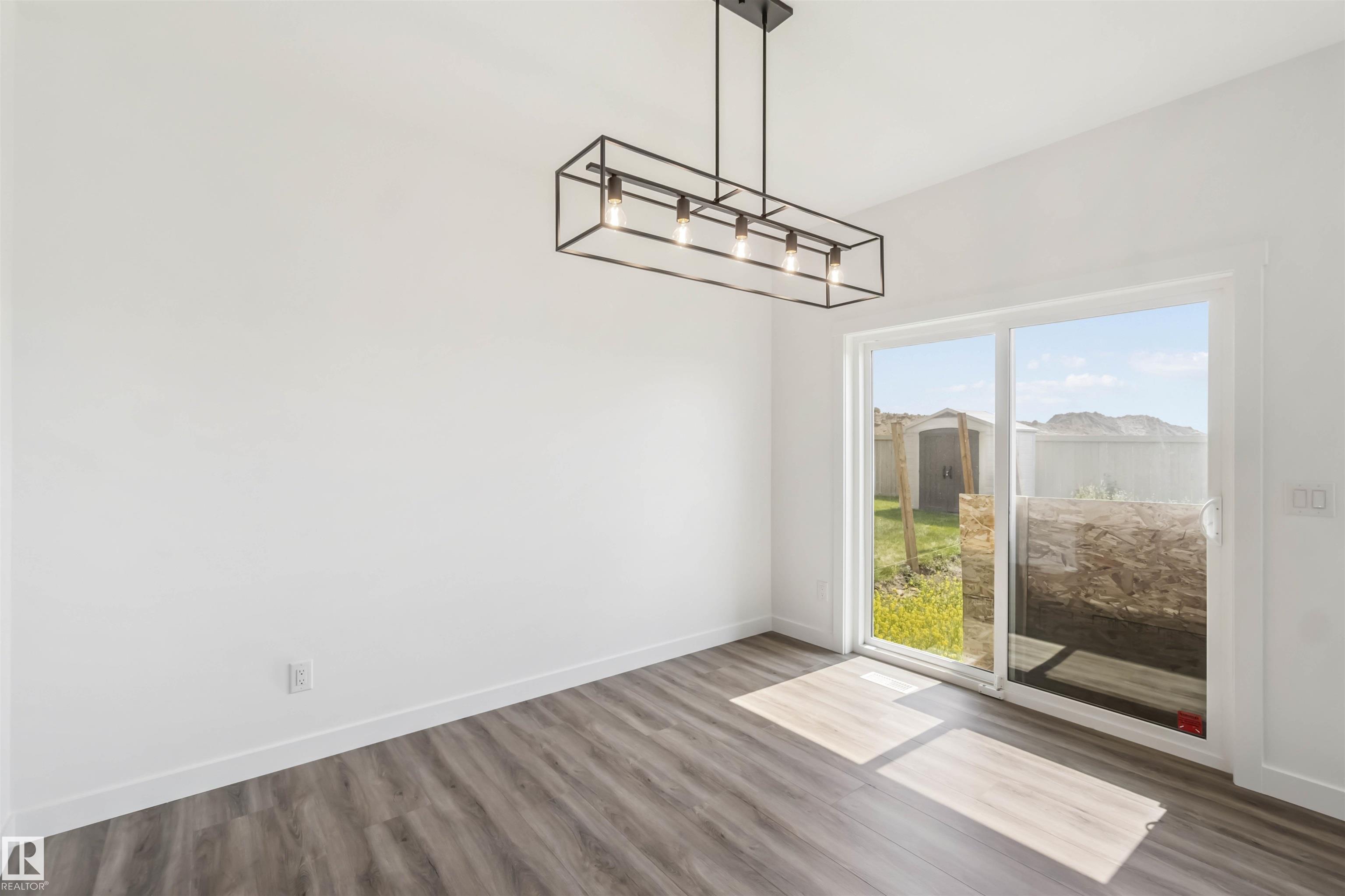 Photo 8 at 19 Springbrook Wynd, Spruce Ridge, Spruce Grove