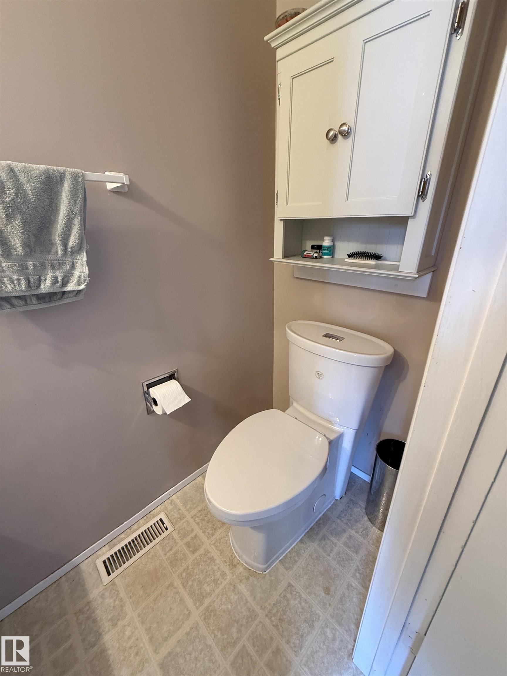 Photo 11 at 85 - 2024 57 Street NW, Meyokumin, Edmonton