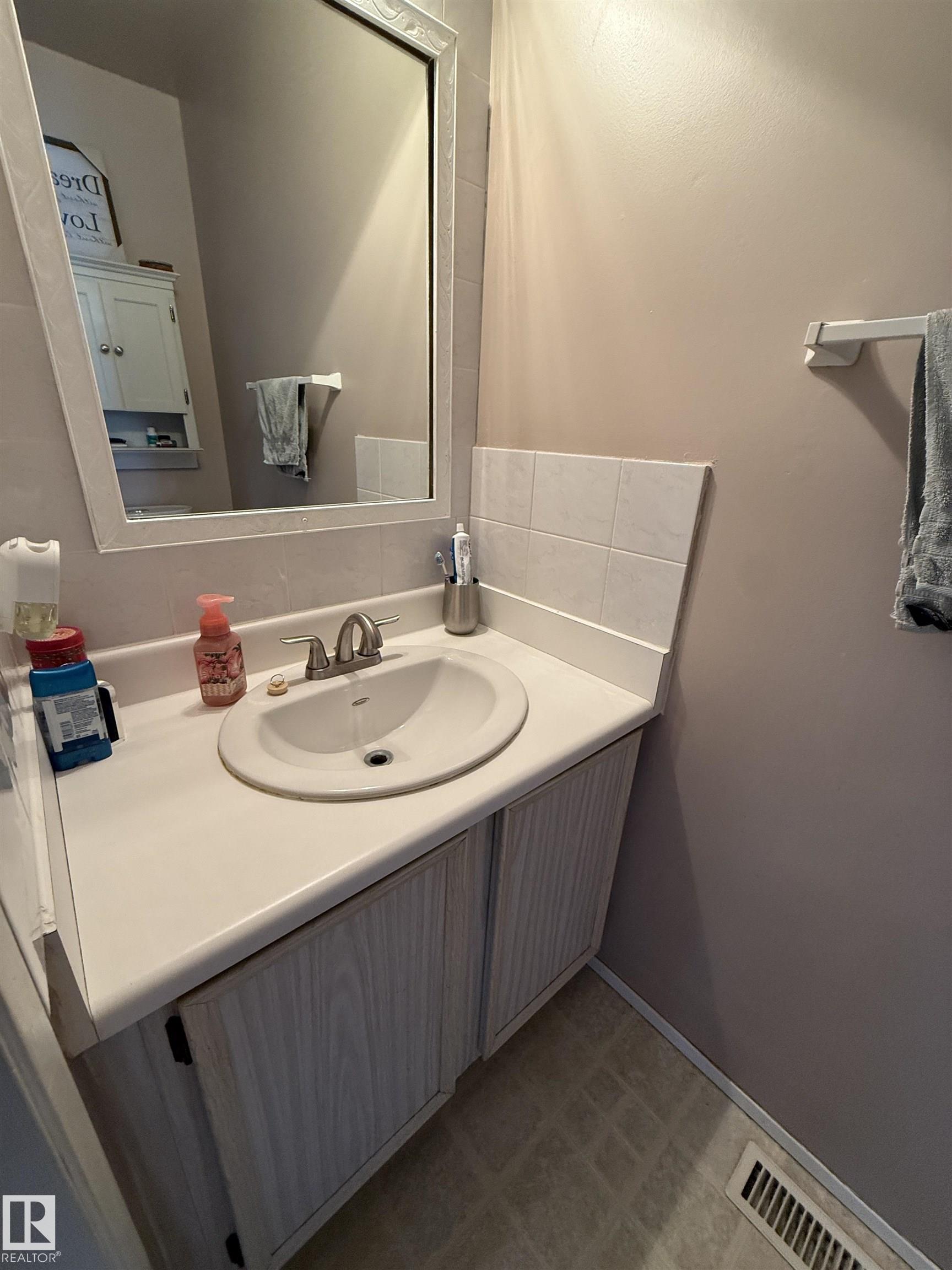 Photo 10 at 85 - 2024 57 Street NW, Meyokumin, Edmonton