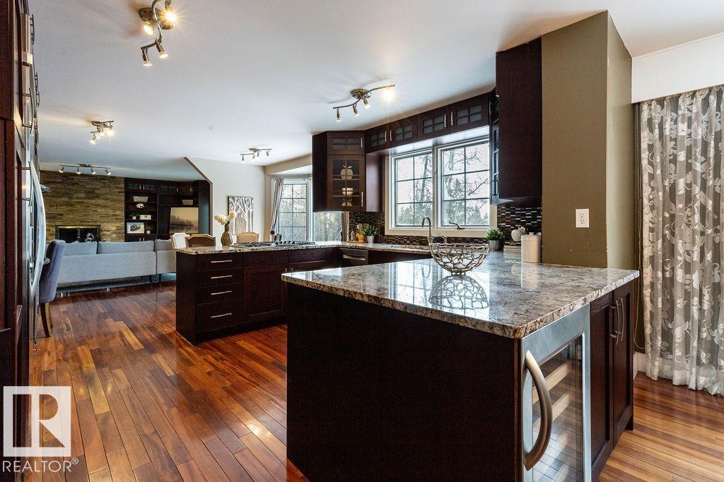 Photo 13 at 104 Quesnell Crescent NW, Quesnell Heights, Edmonton