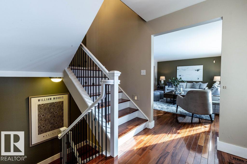 Photo 4 at 104 Quesnell Crescent NW, Quesnell Heights, Edmonton