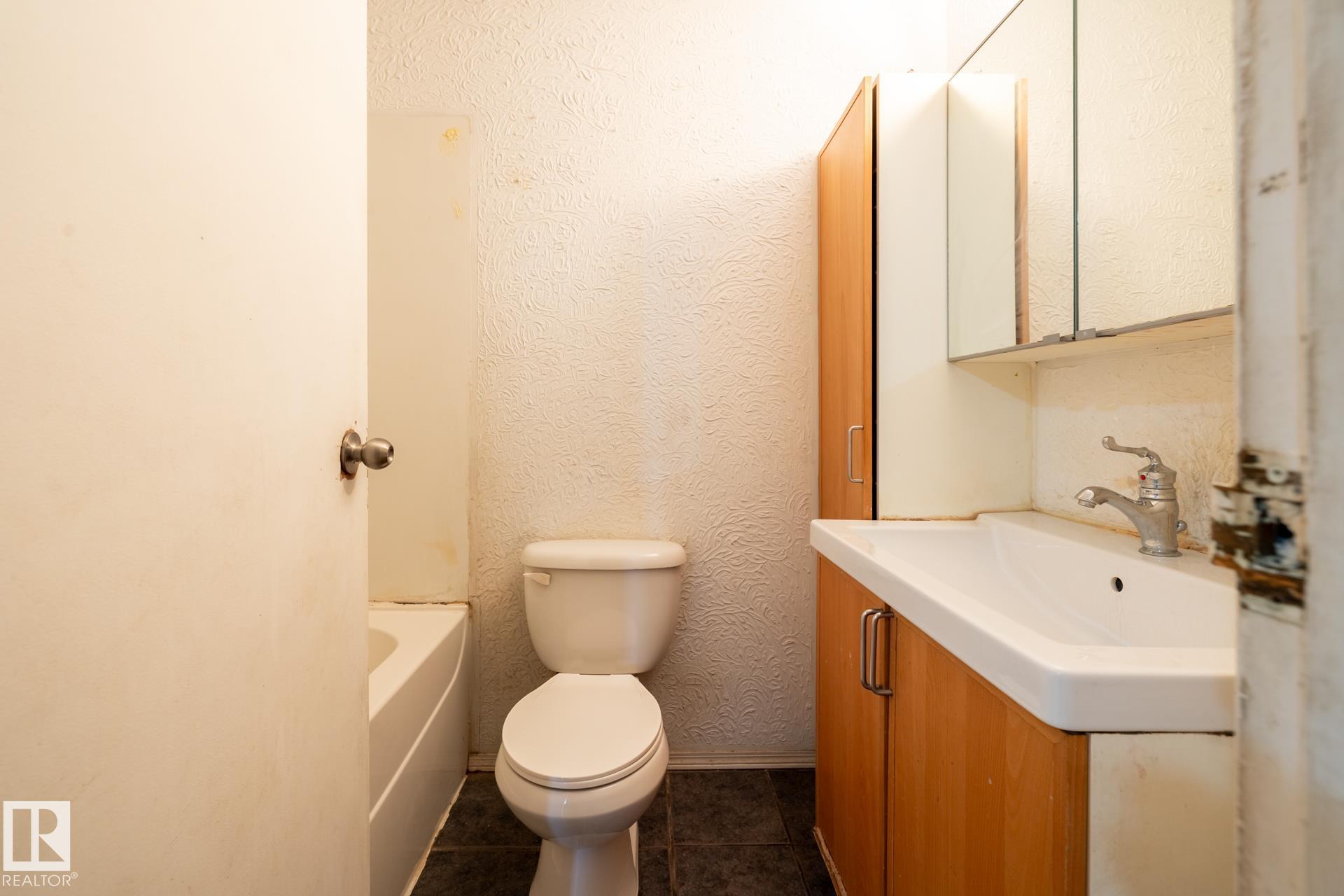 Photo 4 at 301 - 10035 164 Street NW, Glenwood, Edmonton