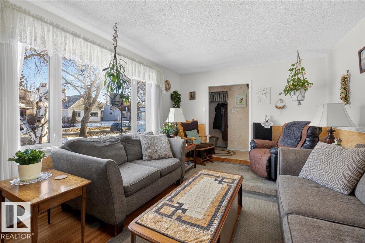 Photo 4 at 11630 71 Street NW, Bellevue, Edmonton