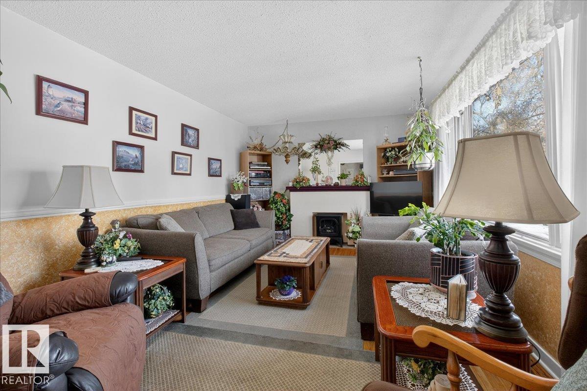 Photo 5 at 11630 71 Street NW, Bellevue, Edmonton