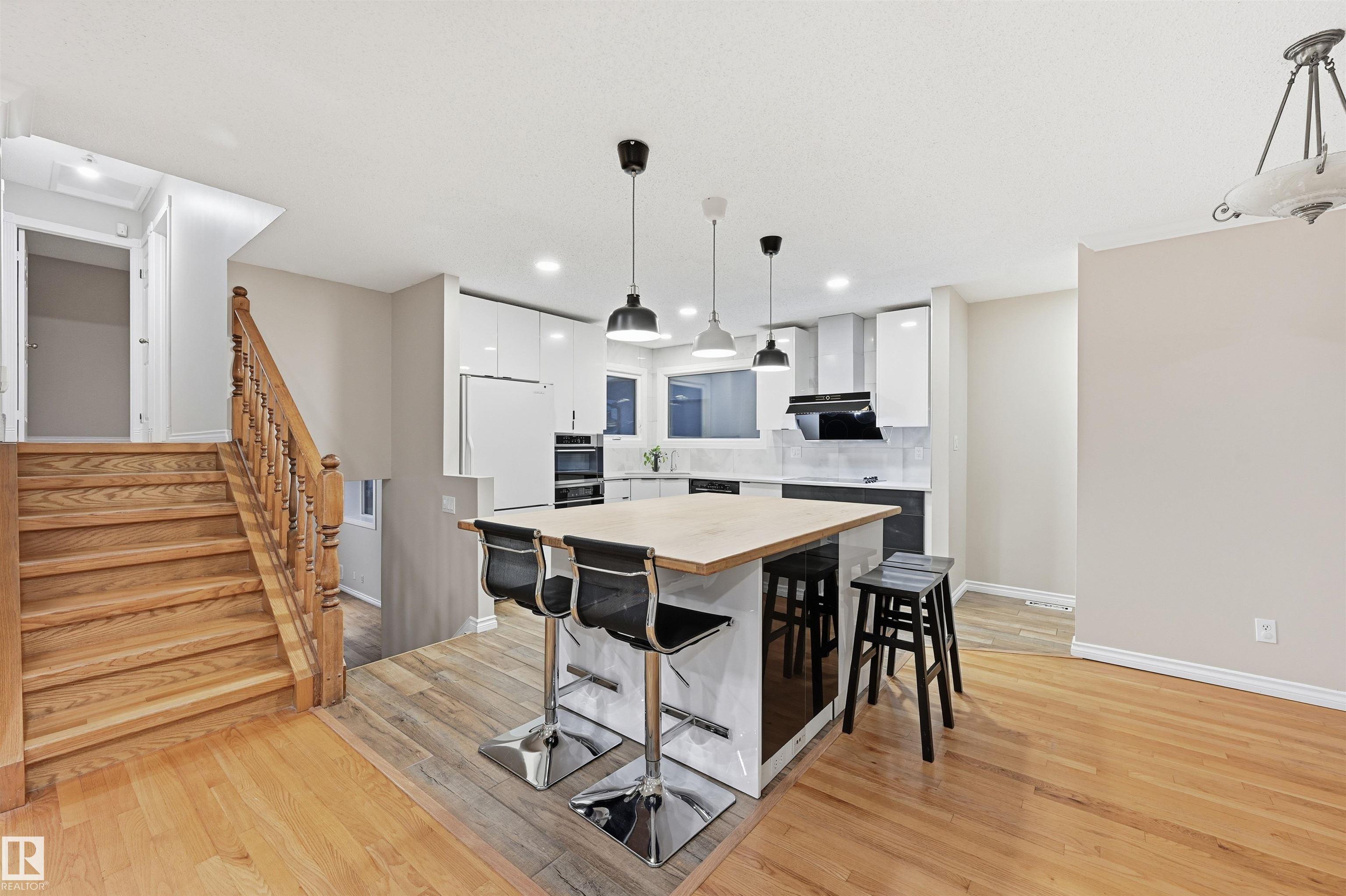 Photo 11 at 16803 93 Street NW, Lago Lindo, Edmonton