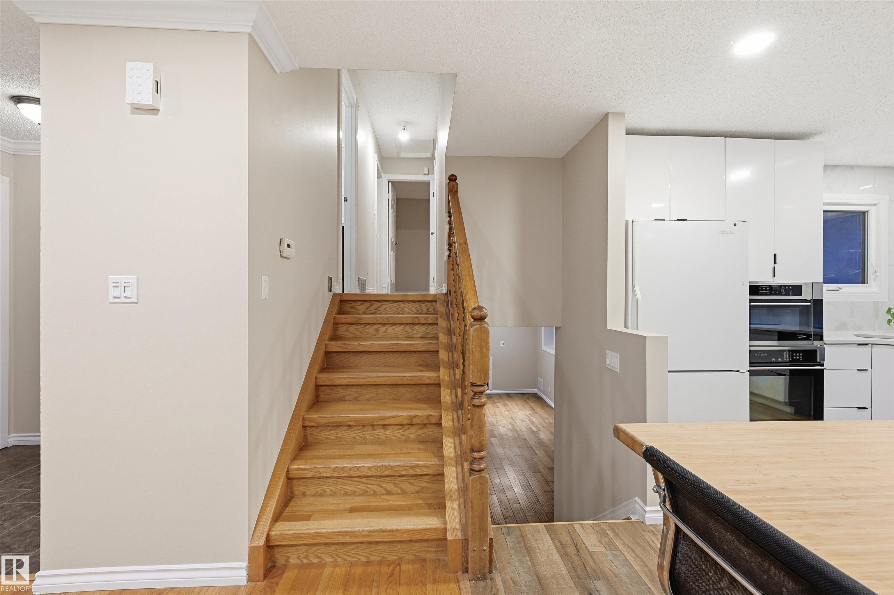 Photo 12 at 16803 93 Street NW, Lago Lindo, Edmonton