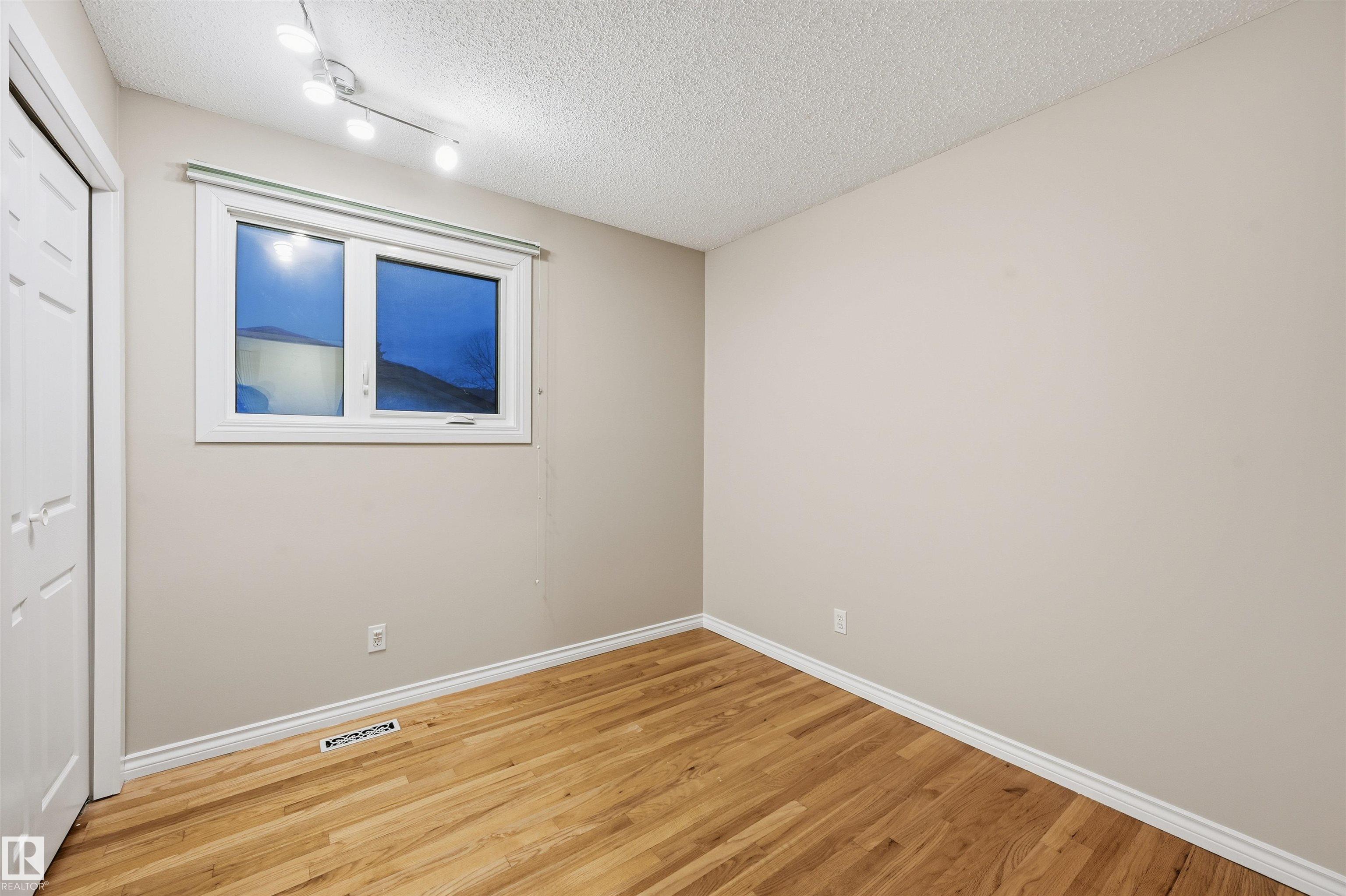 Photo 16 at 16803 93 Street NW, Lago Lindo, Edmonton