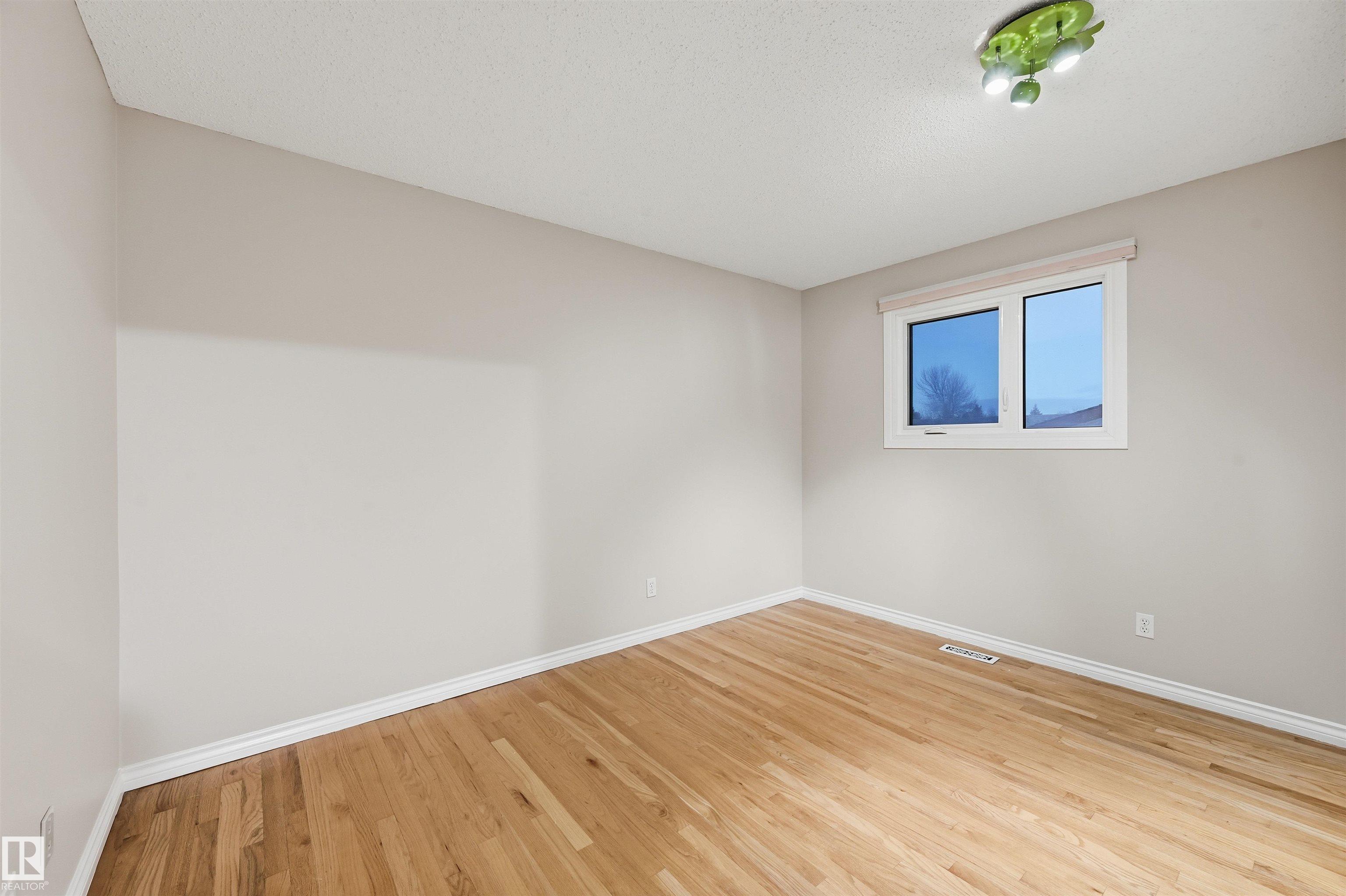 Photo 18 at 16803 93 Street NW, Lago Lindo, Edmonton