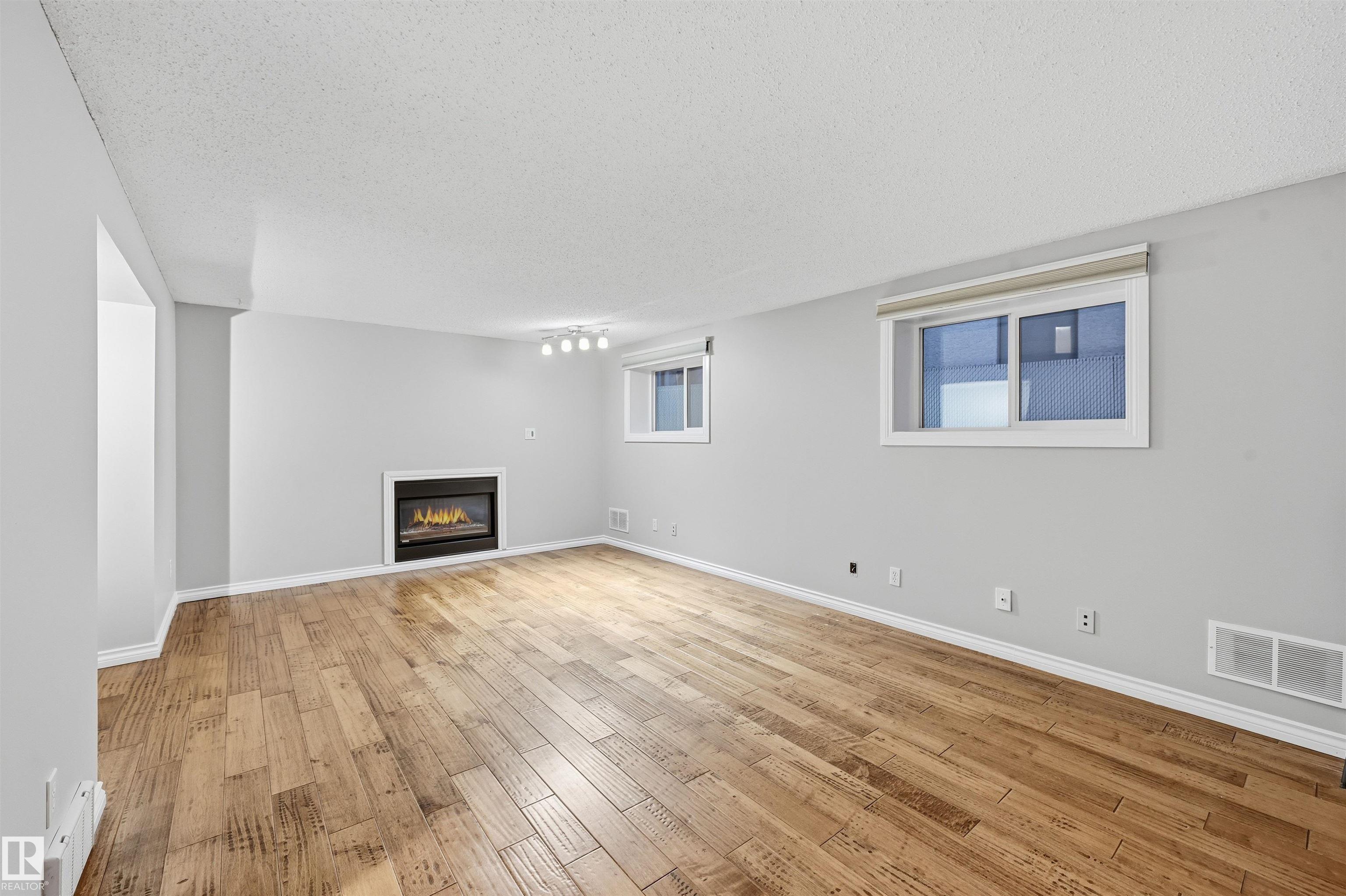 Photo 26 at 16803 93 Street NW, Lago Lindo, Edmonton