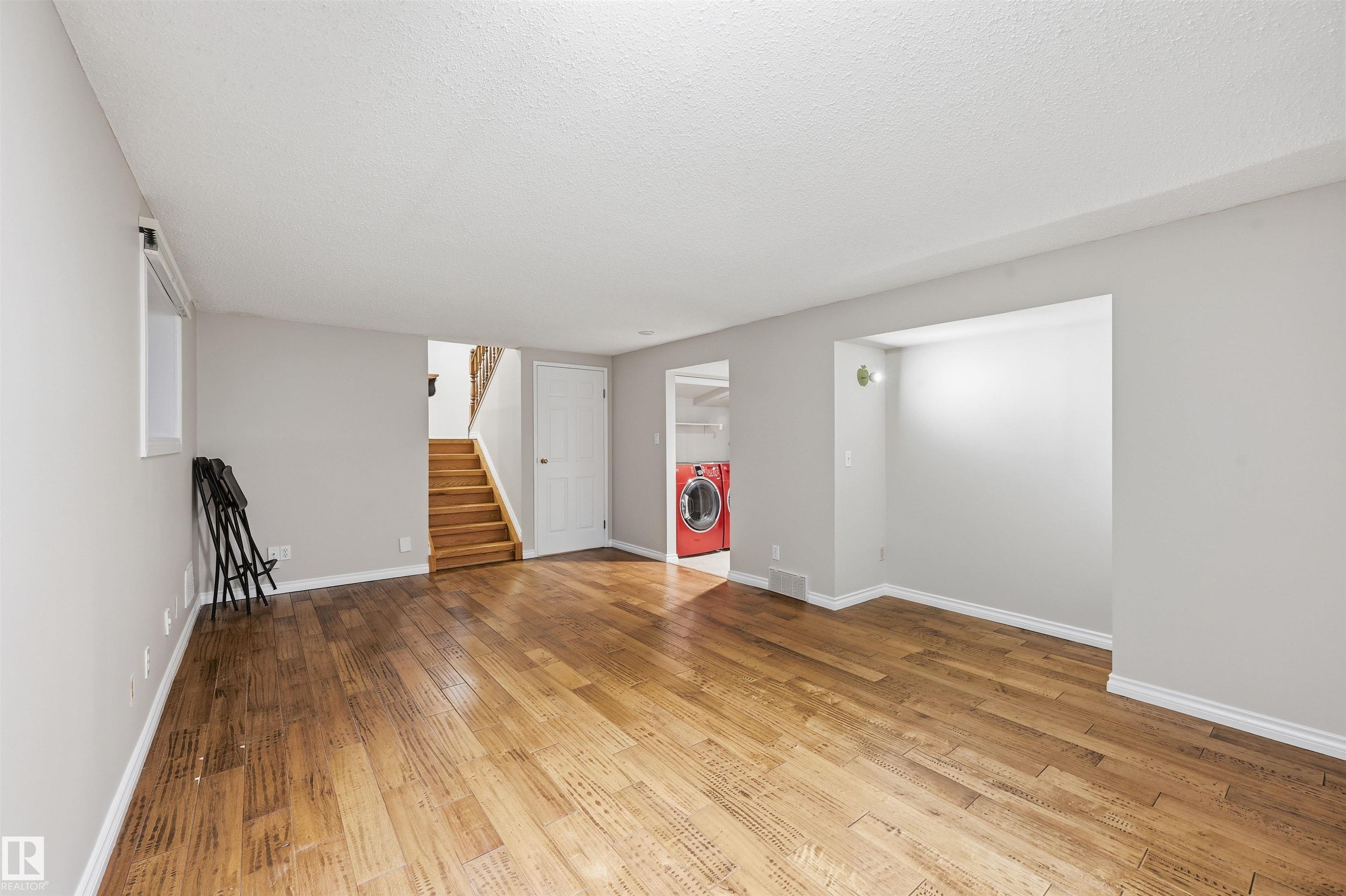 Photo 28 at 16803 93 Street NW, Lago Lindo, Edmonton