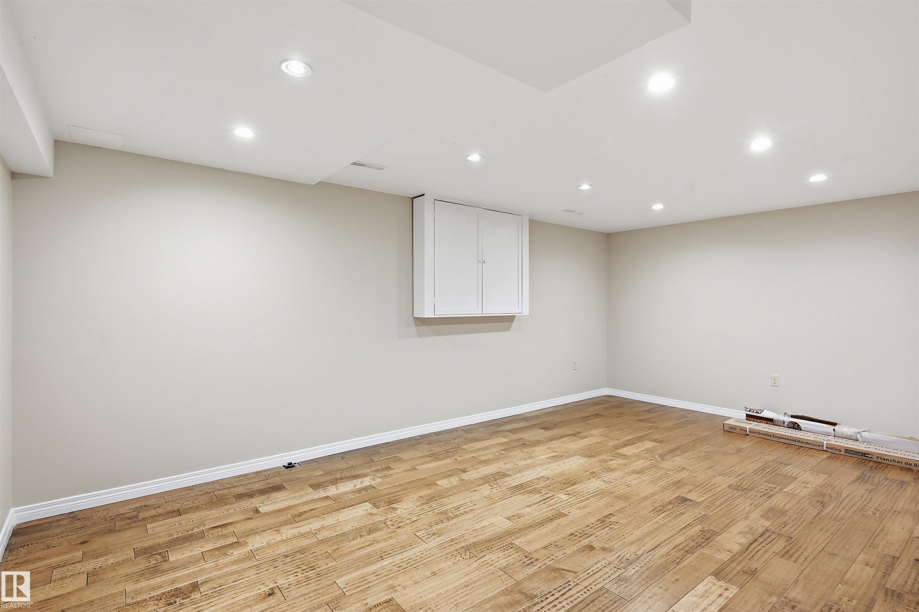 Photo 35 at 16803 93 Street NW, Lago Lindo, Edmonton