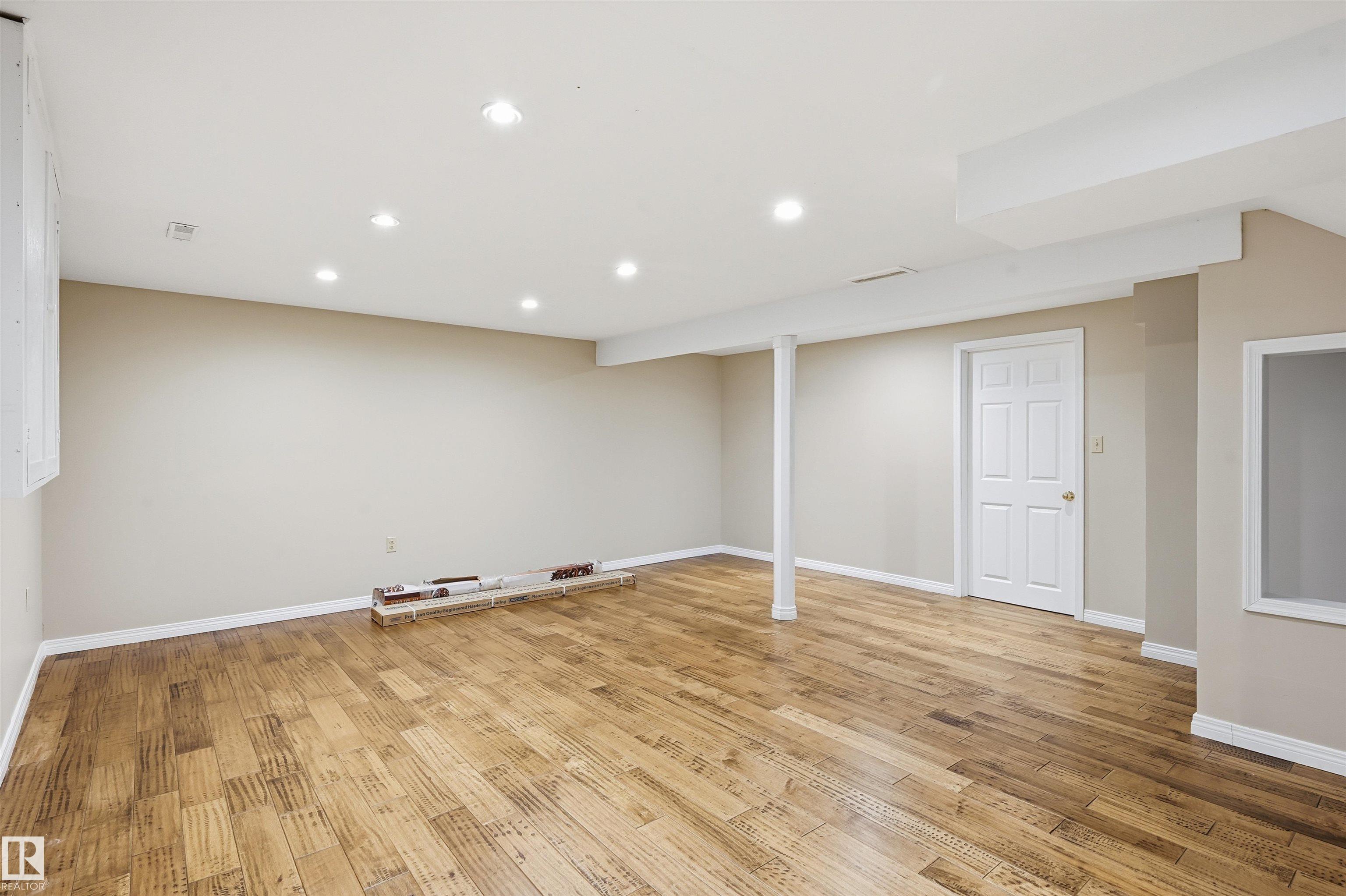 Photo 36 at 16803 93 Street NW, Lago Lindo, Edmonton