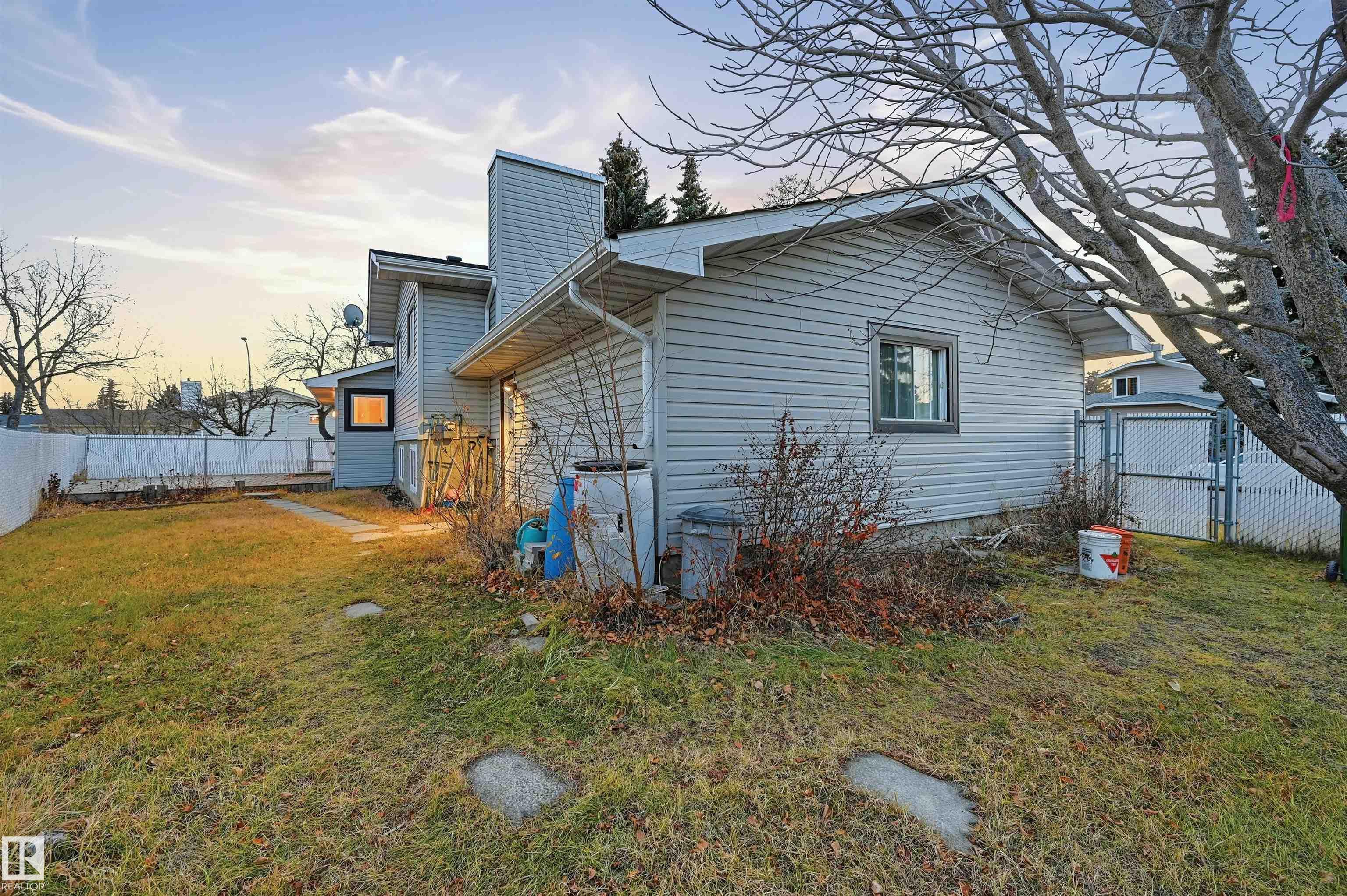 Photo 43 at 16803 93 Street NW, Lago Lindo, Edmonton