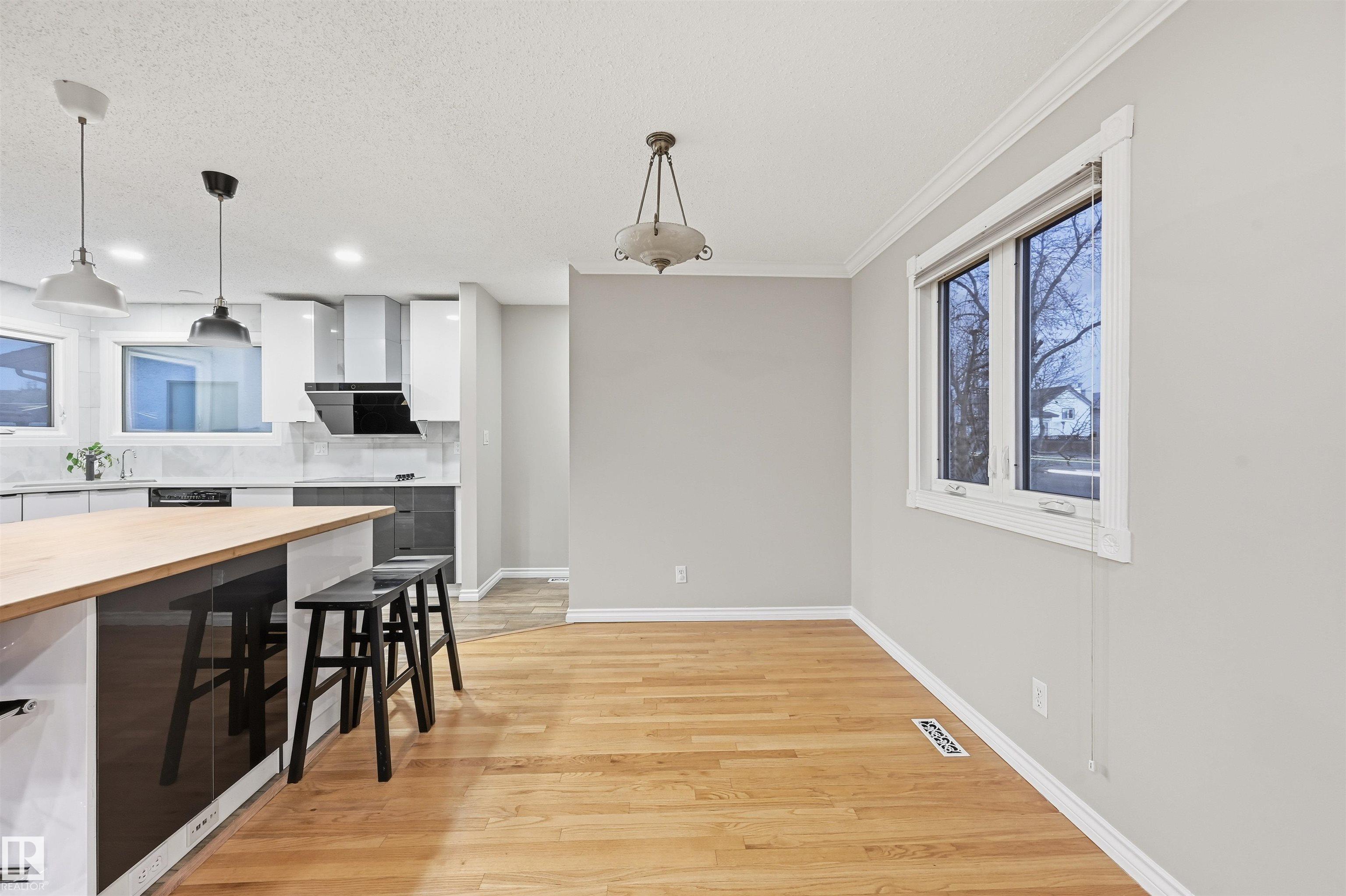 Photo 6 at 16803 93 Street NW, Lago Lindo, Edmonton