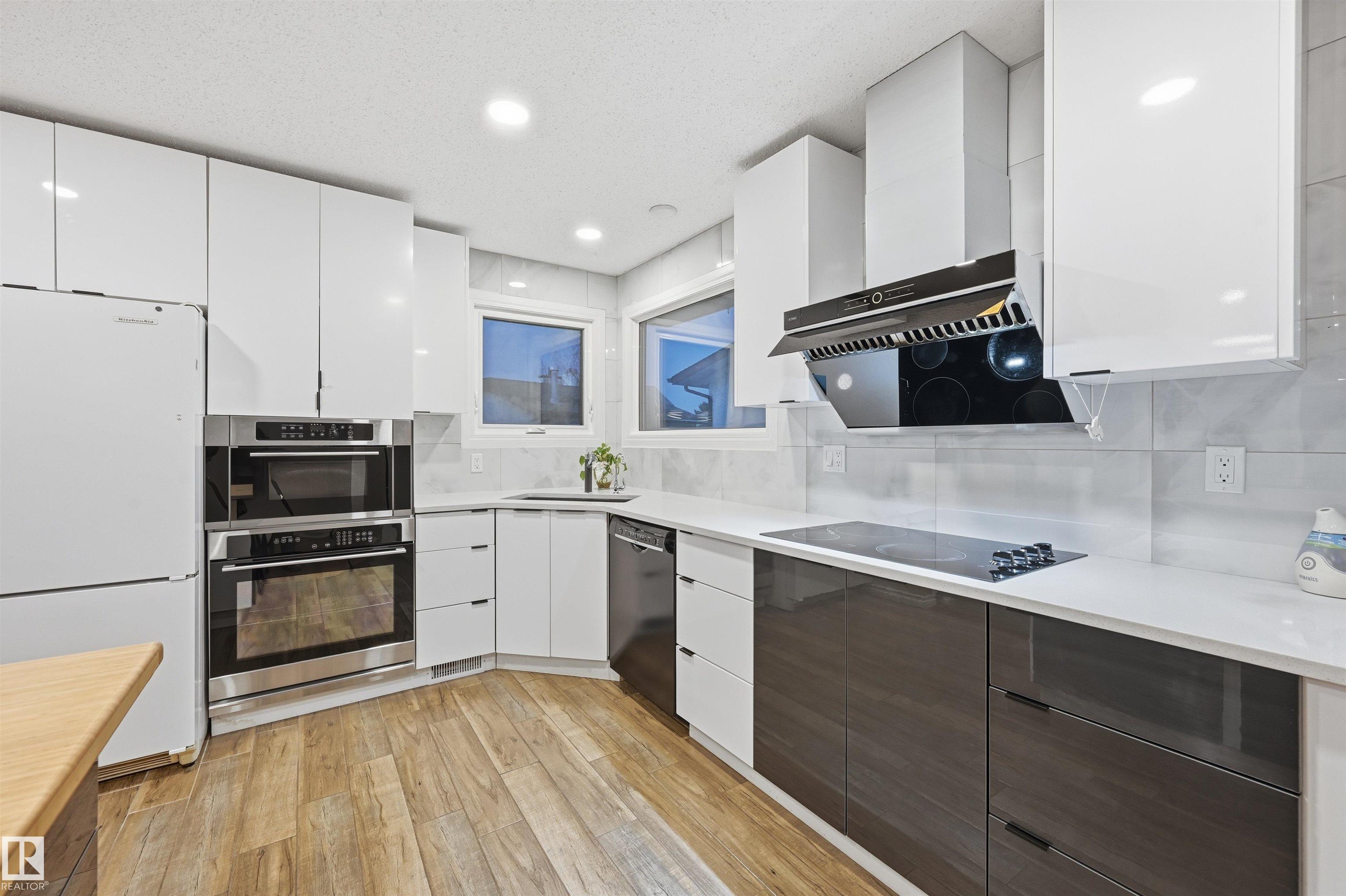 Photo 8 at 16803 93 Street NW, Lago Lindo, Edmonton