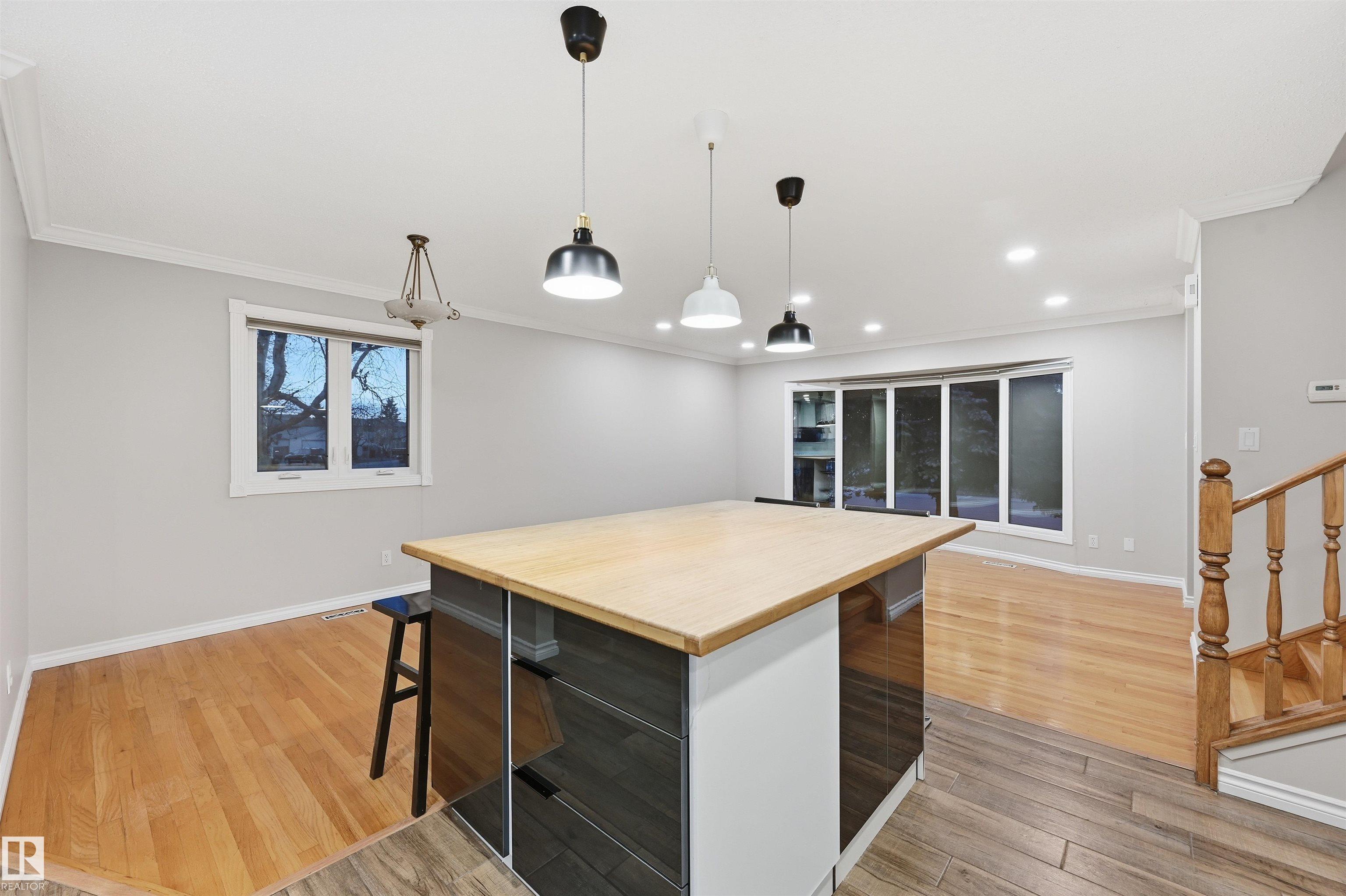 Photo 10 at 16803 93 Street NW, Lago Lindo, Edmonton