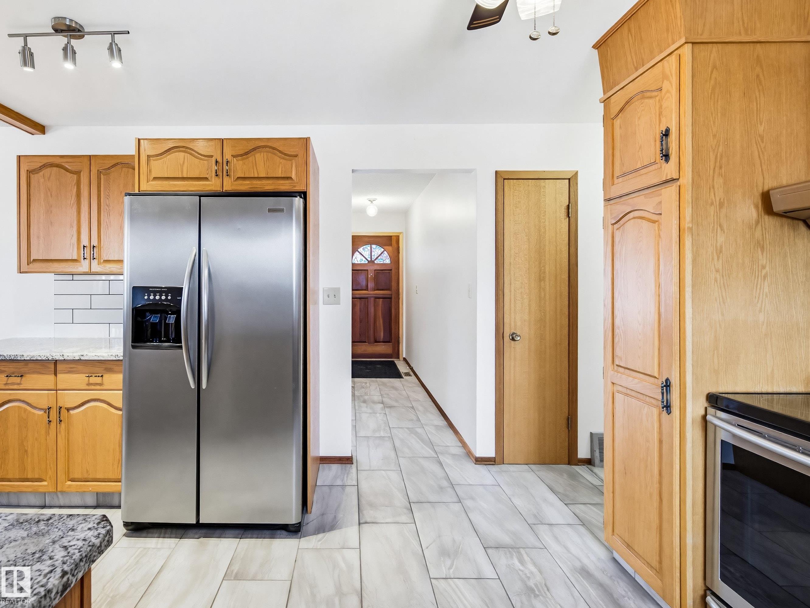 Photo 11 at 9616 154 Street NW, West Jasper Place, Edmonton