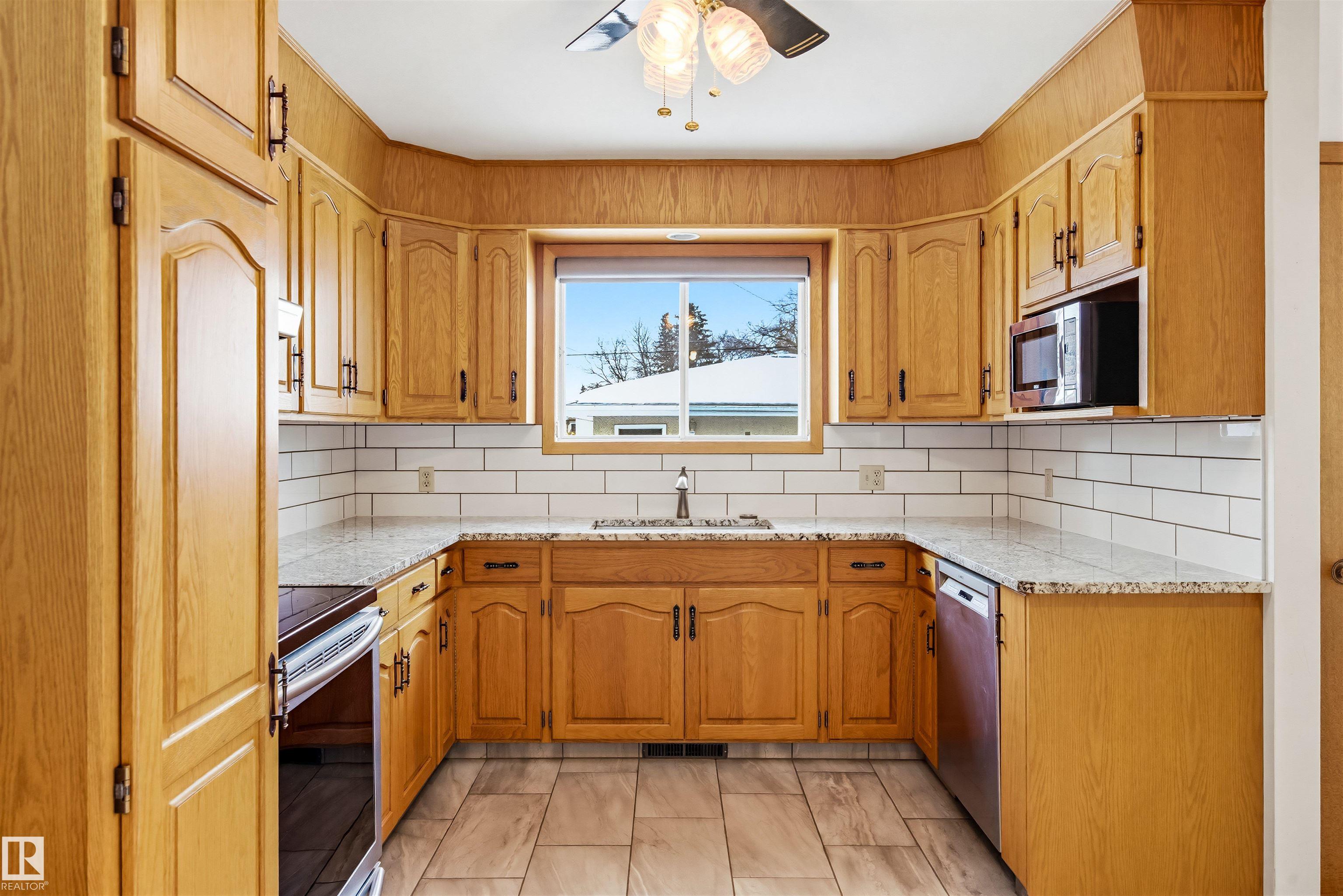 Photo 10 at 9616 154 Street NW, West Jasper Place, Edmonton