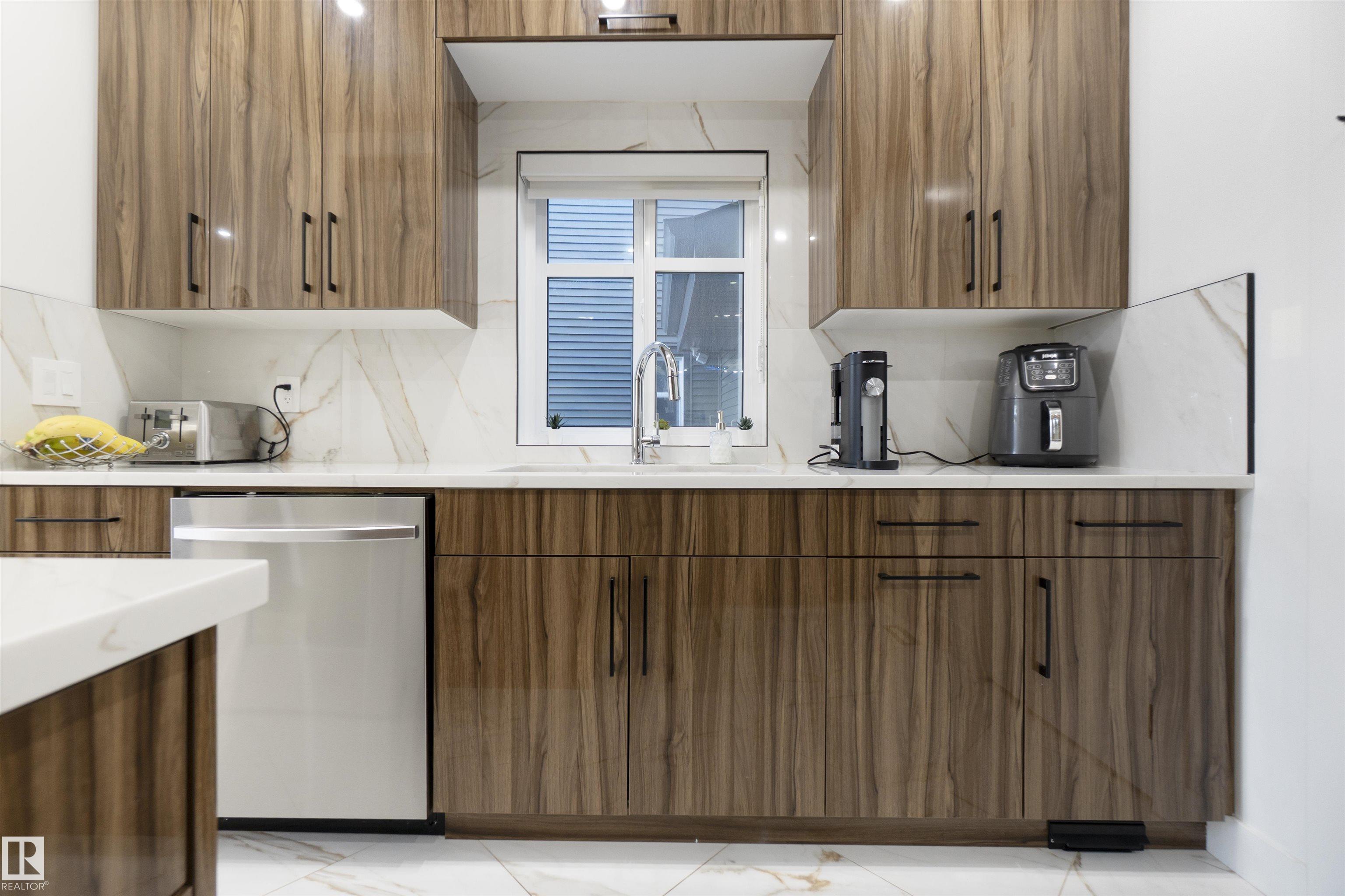 Photo 24 at 3904 Ginsburg Crescent NW, Granville, Edmonton