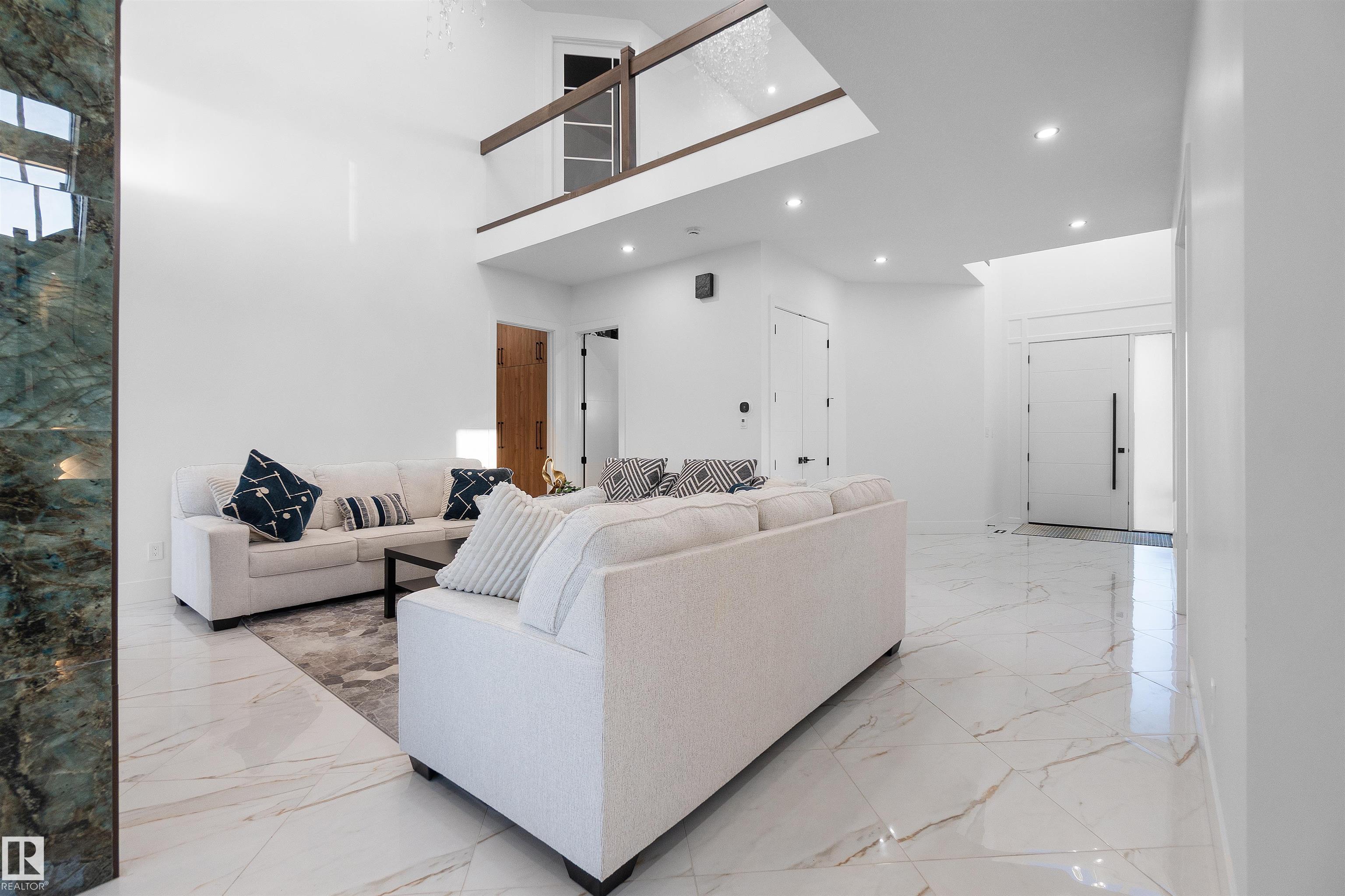 Photo 7 at 3904 Ginsburg Crescent NW, Granville, Edmonton