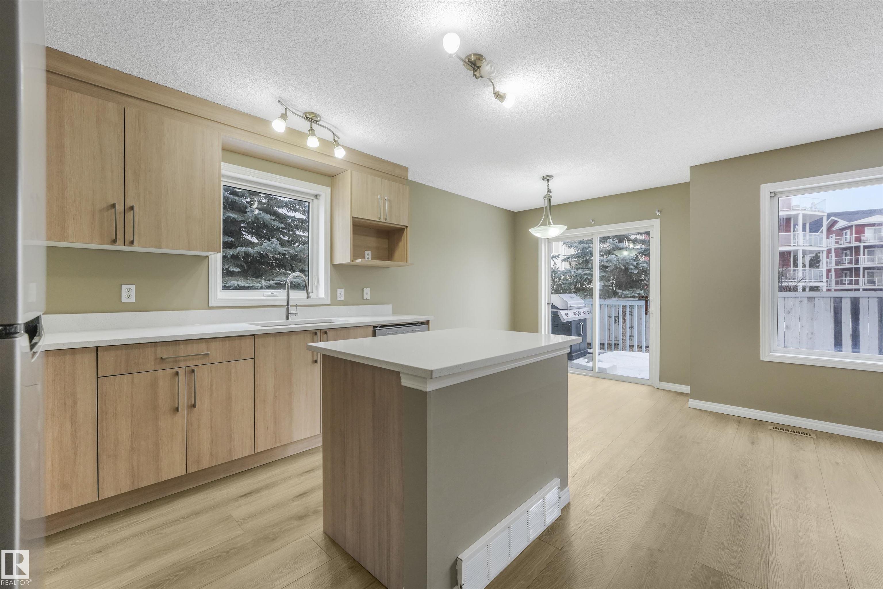 33 - 4020 21 Street NW, Larkspur, Edmonton photo number 2