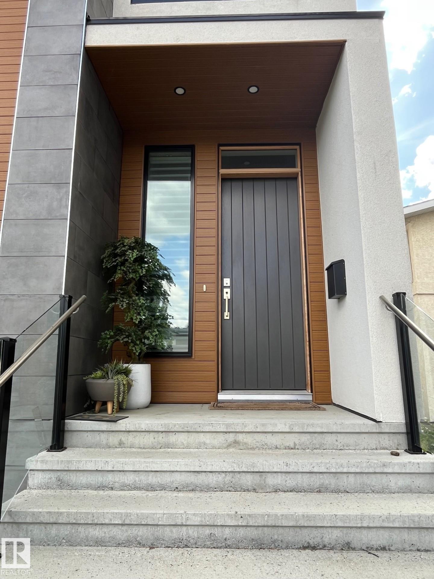 Photo 2 at 44A Valleyview Crescent NW, Parkview, Edmonton