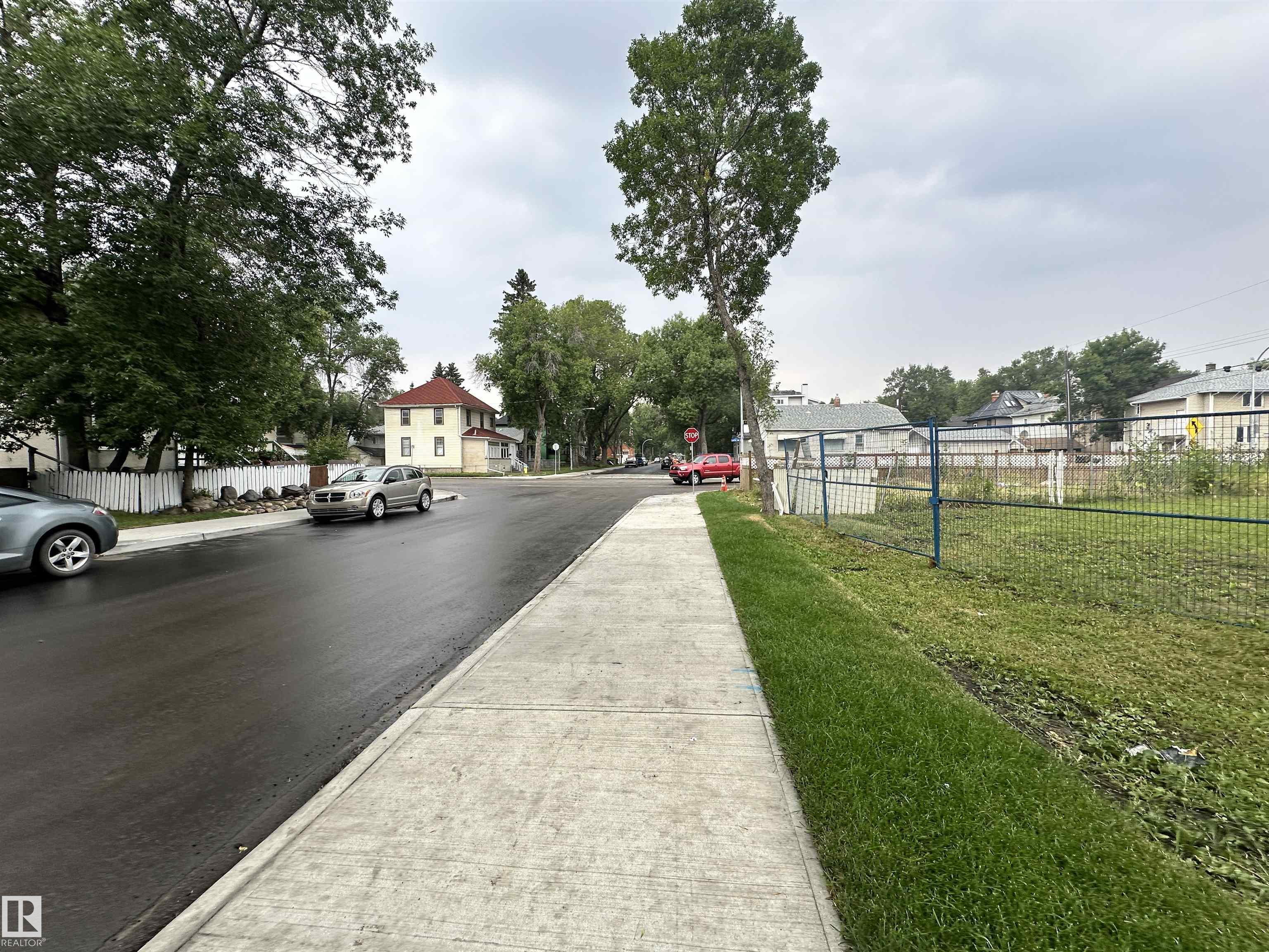 Photo 2 at 10733 93 Street NW, Mccauley, Edmonton