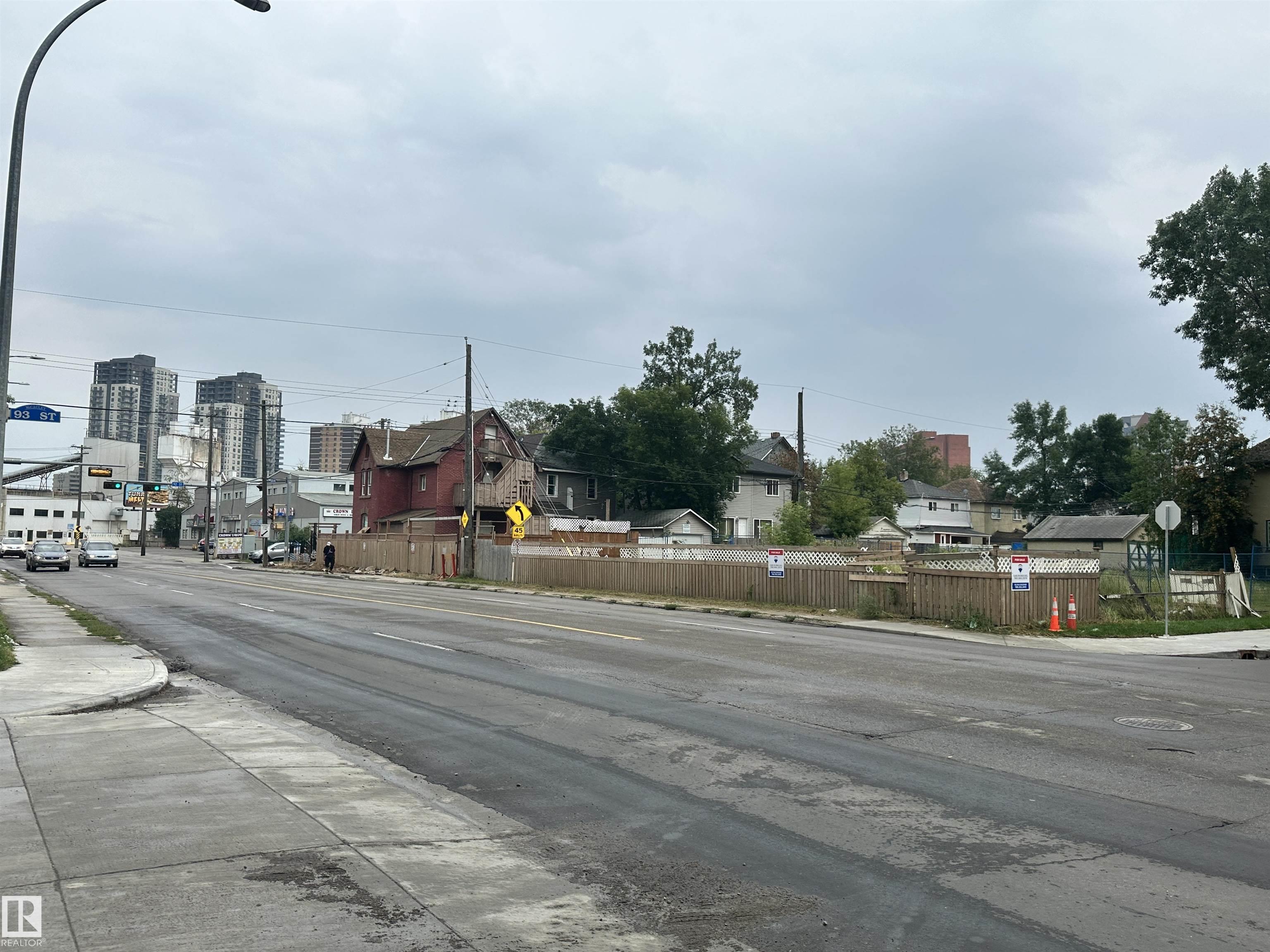 Photo 7 at 10733 93 Street NW, Mccauley, Edmonton