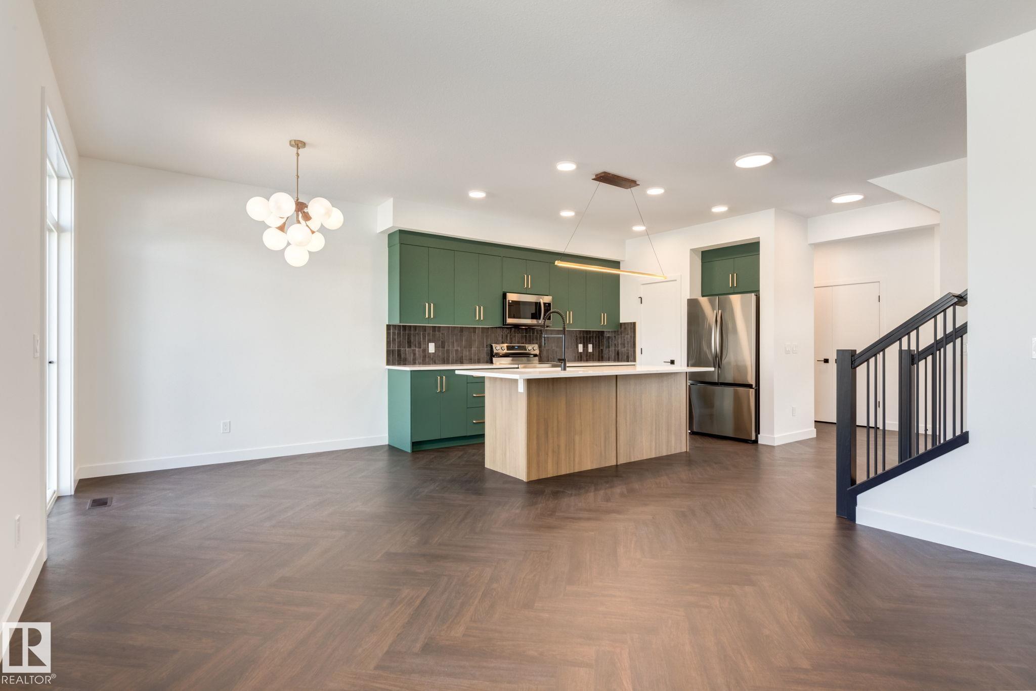 Photo 9 at 2118 Crossbill Lane NW, Kinglet Gardens, Edmonton