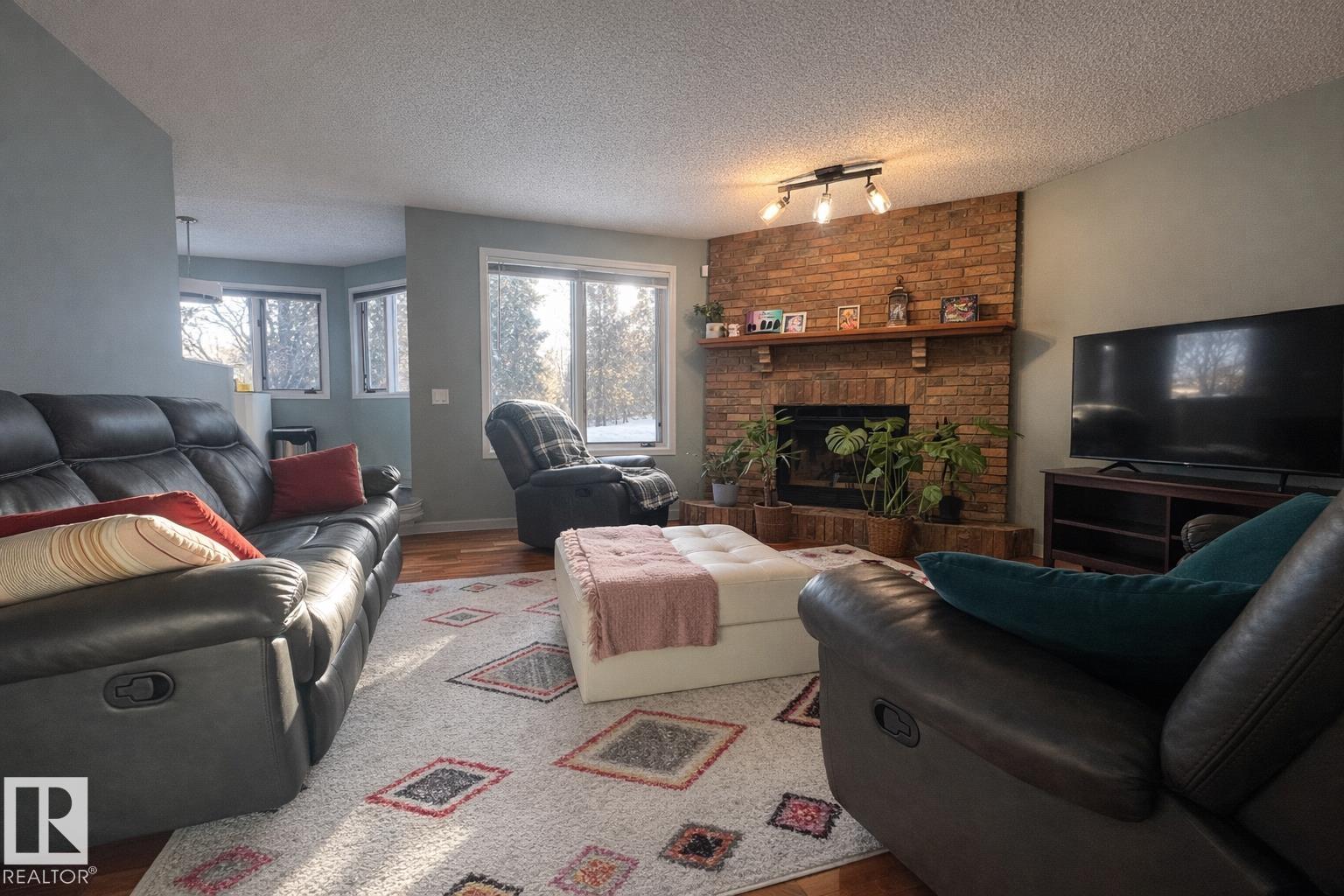 Photo 11 at 19011 92a Avenue NW, Belmead, Edmonton