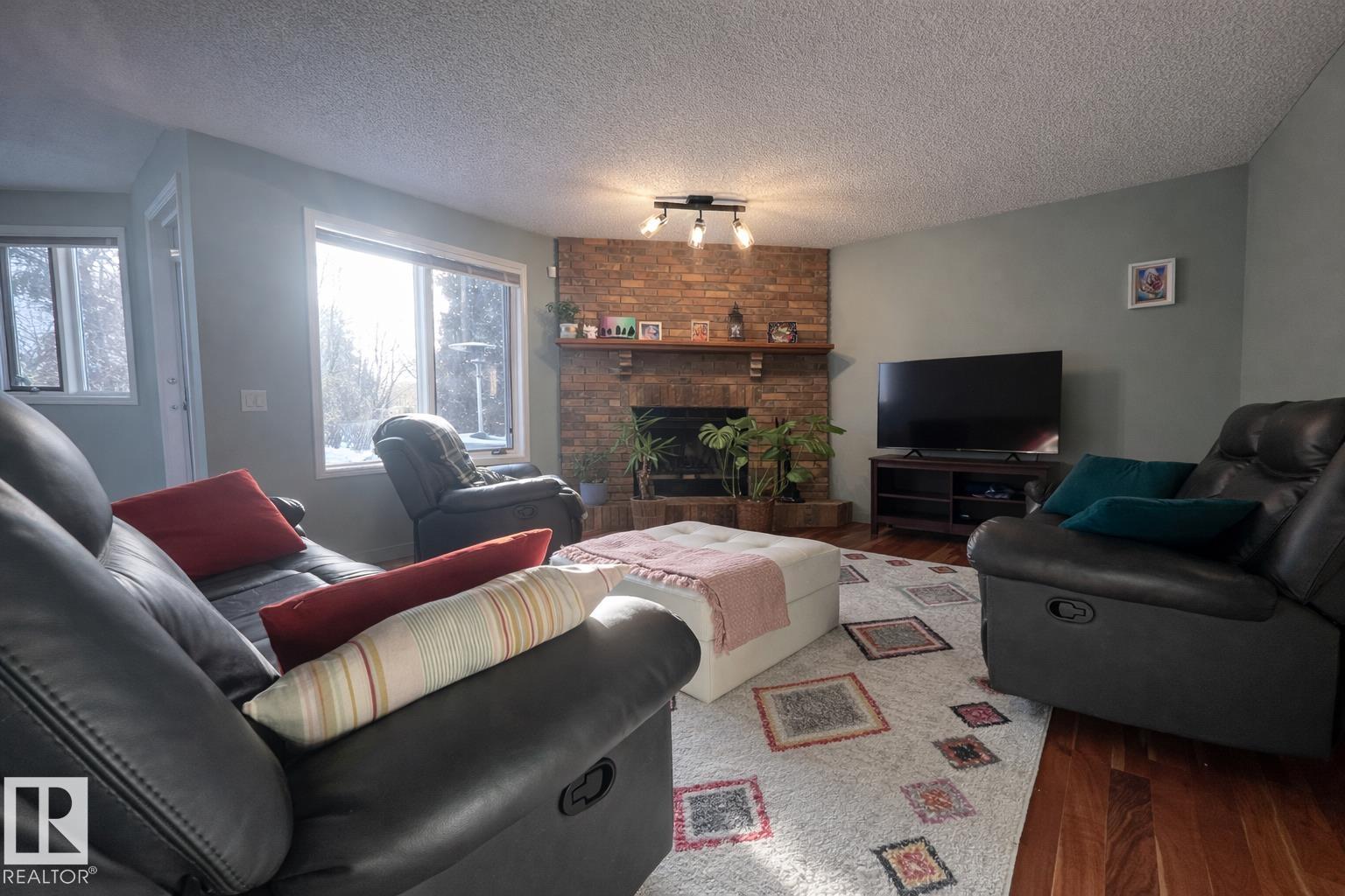 Photo 12 at 19011 92a Avenue NW, Belmead, Edmonton