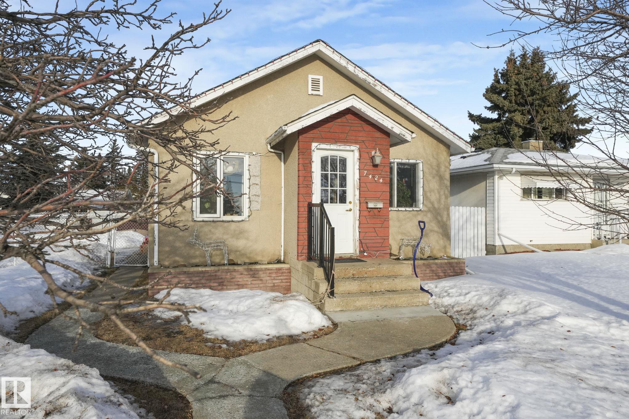 Photo 3 at 7424 128 Avenue NW, Balwin, Edmonton