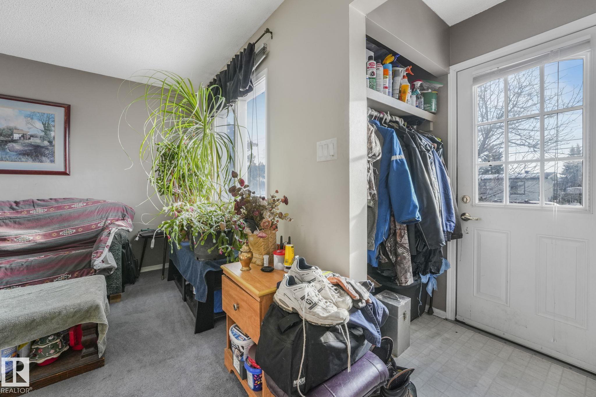 Photo 5 at 7424 128 Avenue NW, Balwin, Edmonton