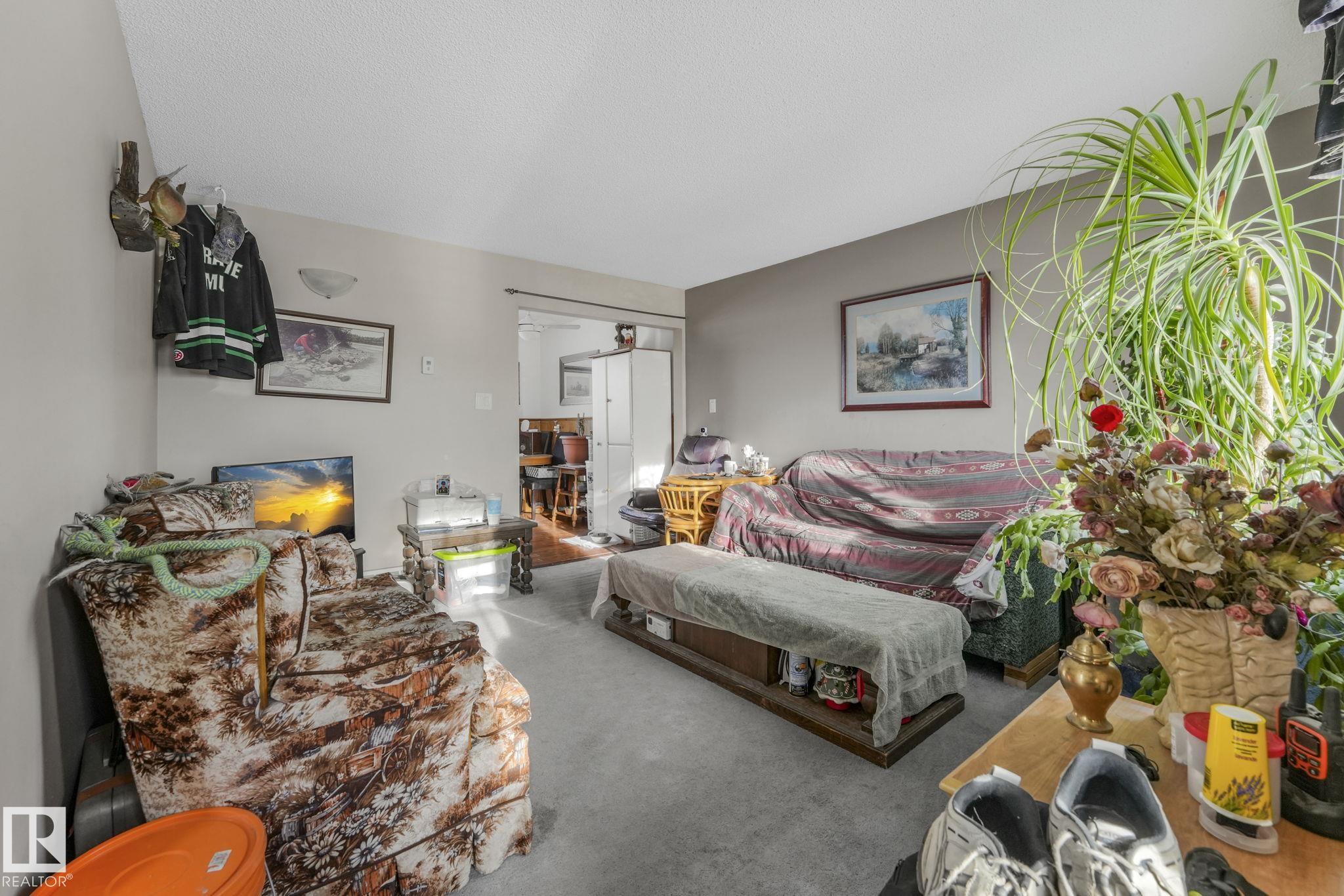 Photo 6 at 7424 128 Avenue NW, Balwin, Edmonton