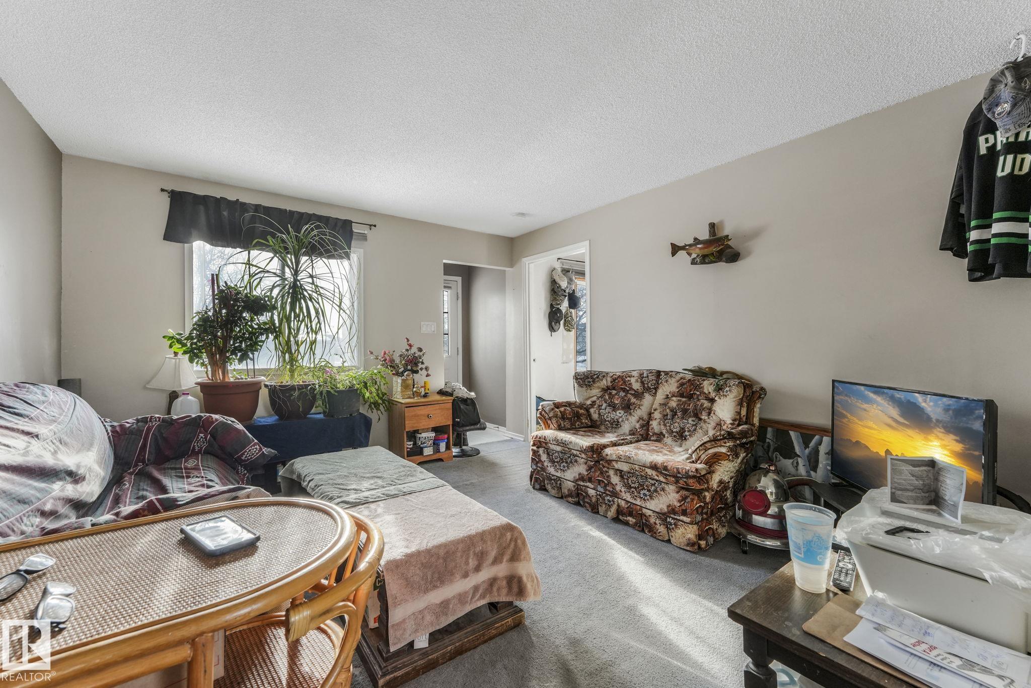 Photo 7 at 7424 128 Avenue NW, Balwin, Edmonton