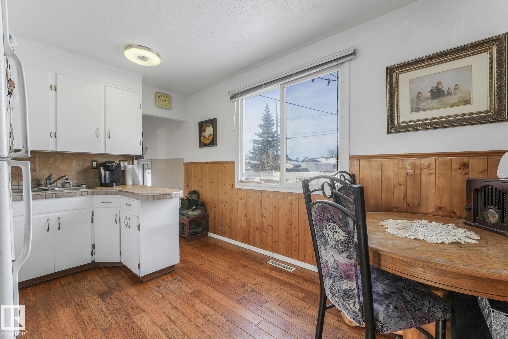 Photo 8 at 7424 128 Avenue NW, Balwin, Edmonton
