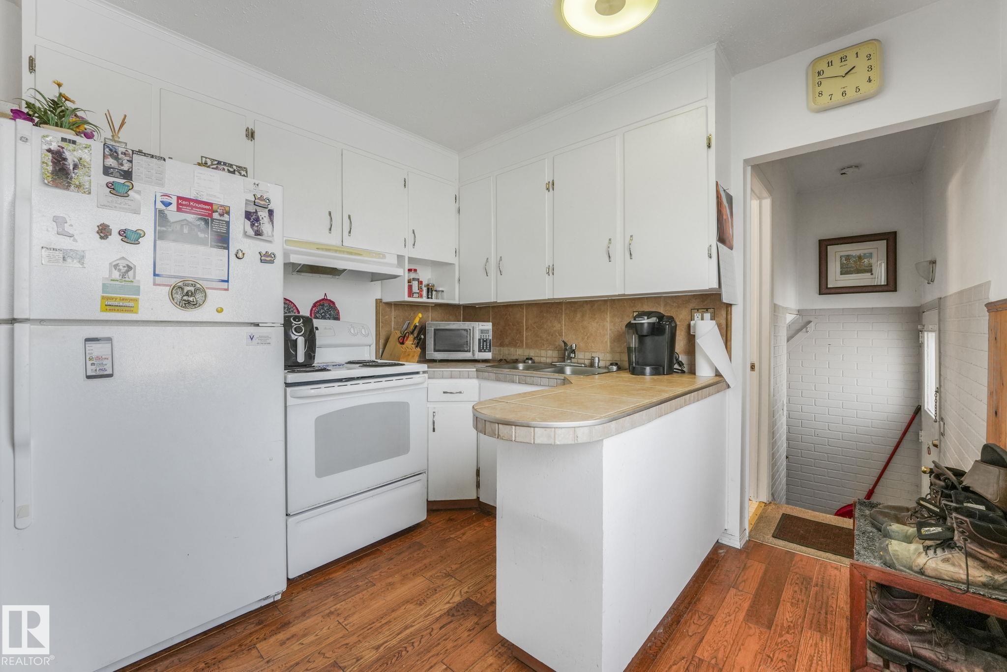 Photo 9 at 7424 128 Avenue NW, Balwin, Edmonton