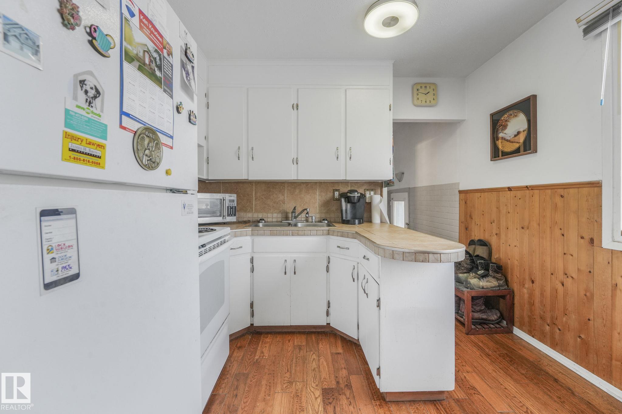 Photo 10 at 7424 128 Avenue NW, Balwin, Edmonton