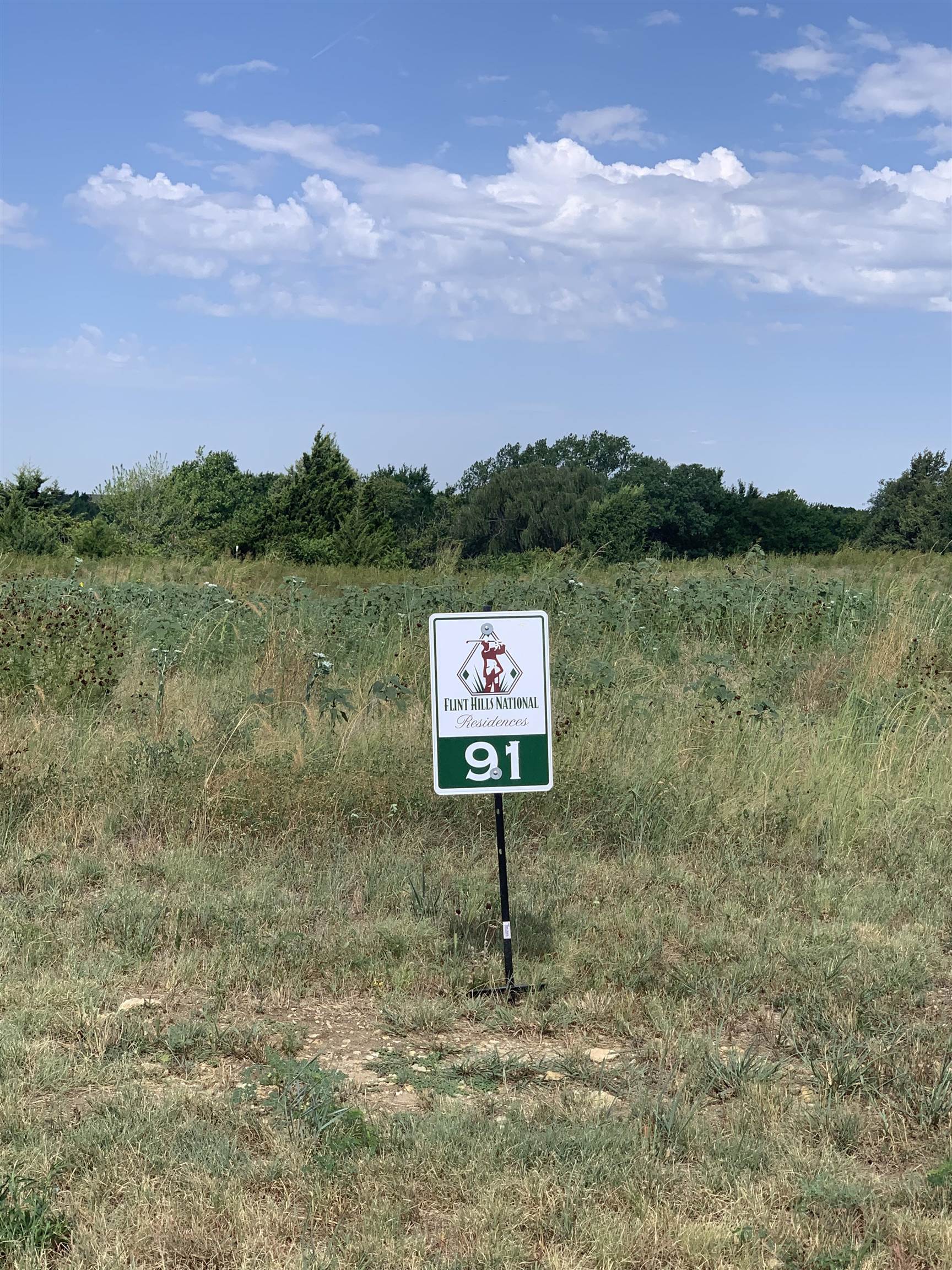 Photo of 1305 E Flint Hills National Pky in Andover, KS