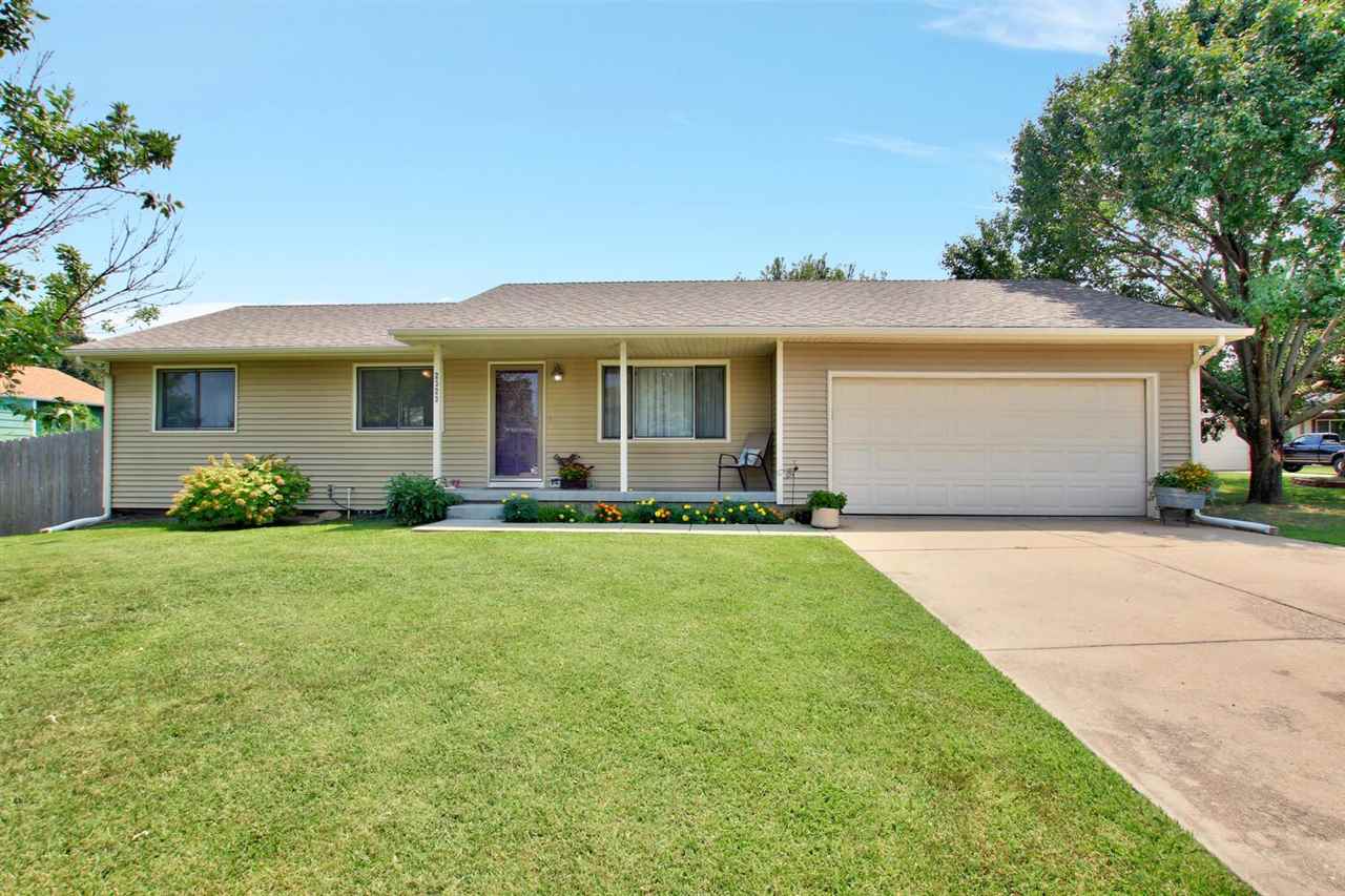 2323 N Ridgewood Ct, Wichita, KS 67220