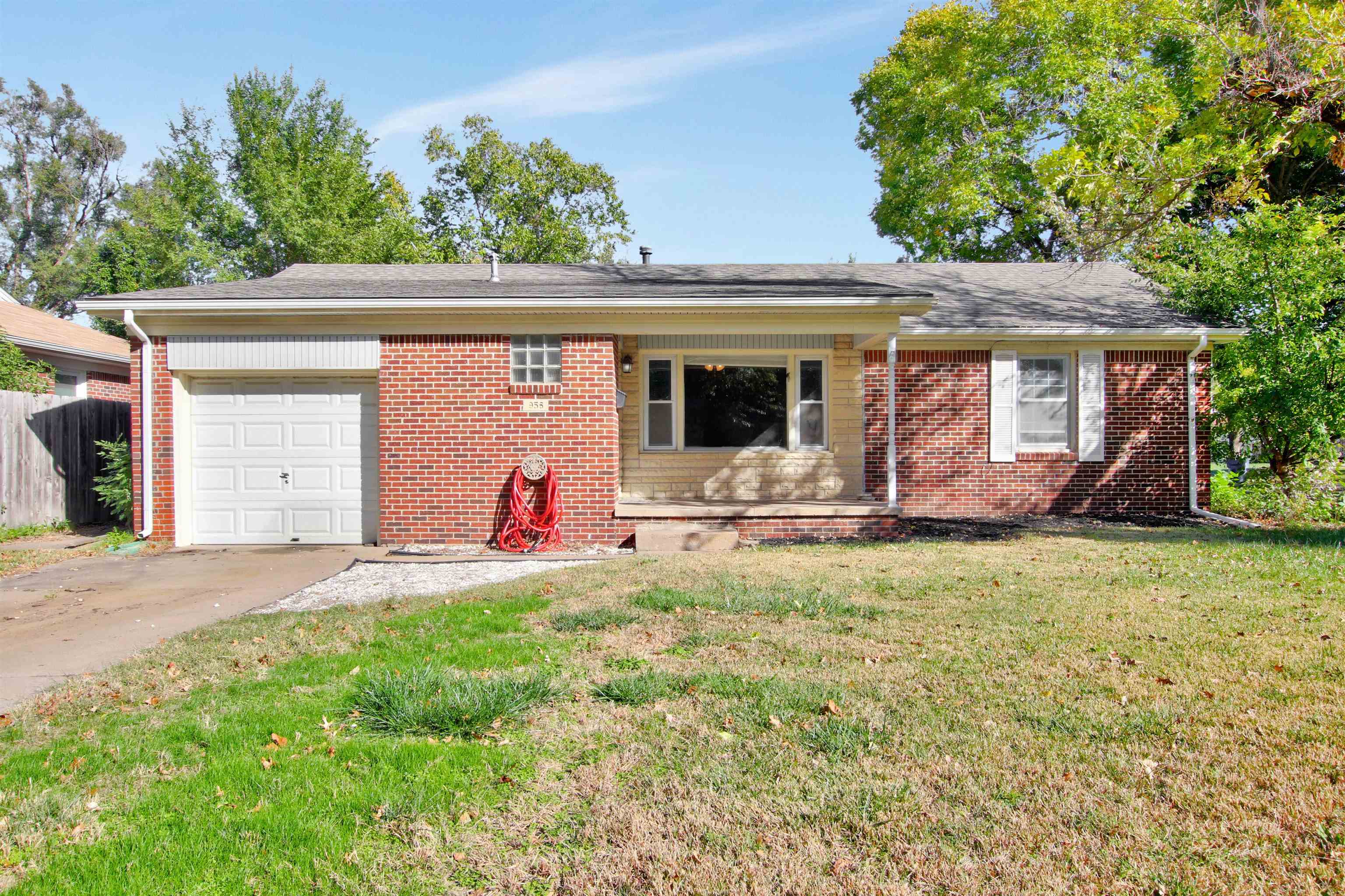 956 S Apache Dr
