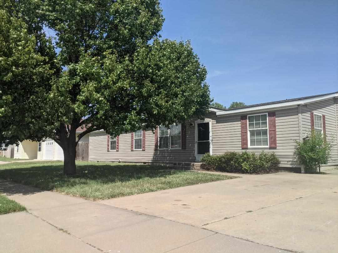 Nicely updated 3bedroom, 2 bath home in the Haysville School District. Home has new interior paint, 