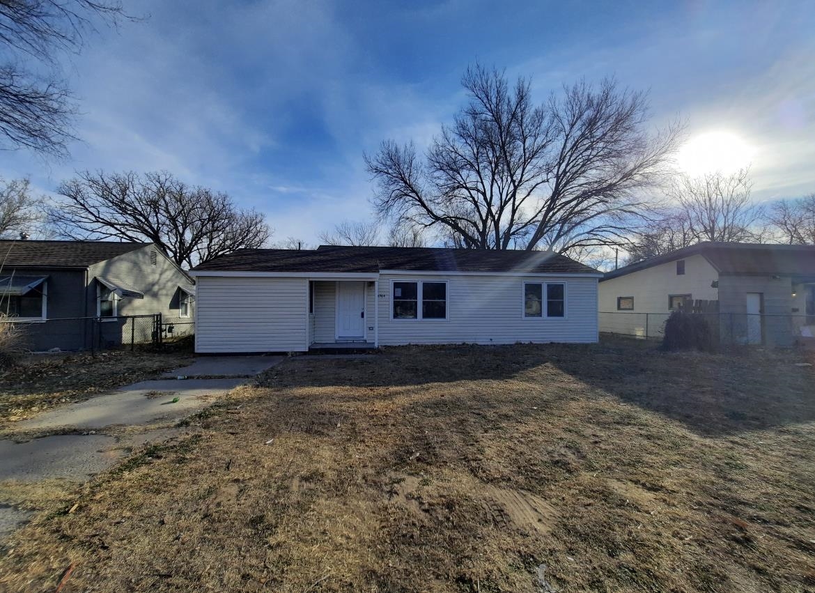 Perfect starter house or rental to add to your portfolio! This fabulous home in southeast Wichita ha