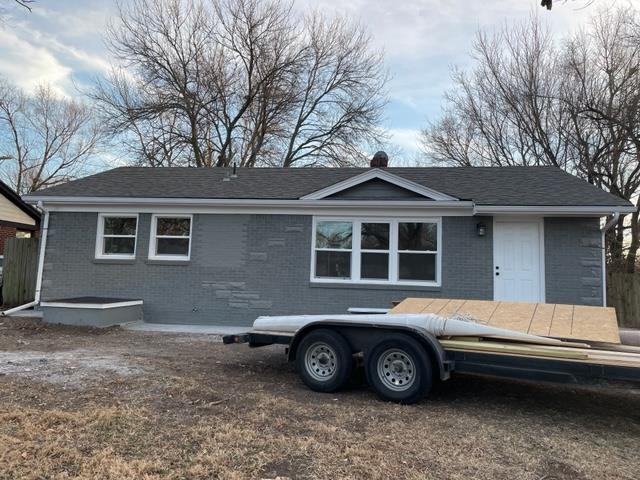 4 bed 2 bath ranch style home located in south east wichita.. recently updated. Featuring  new roof 