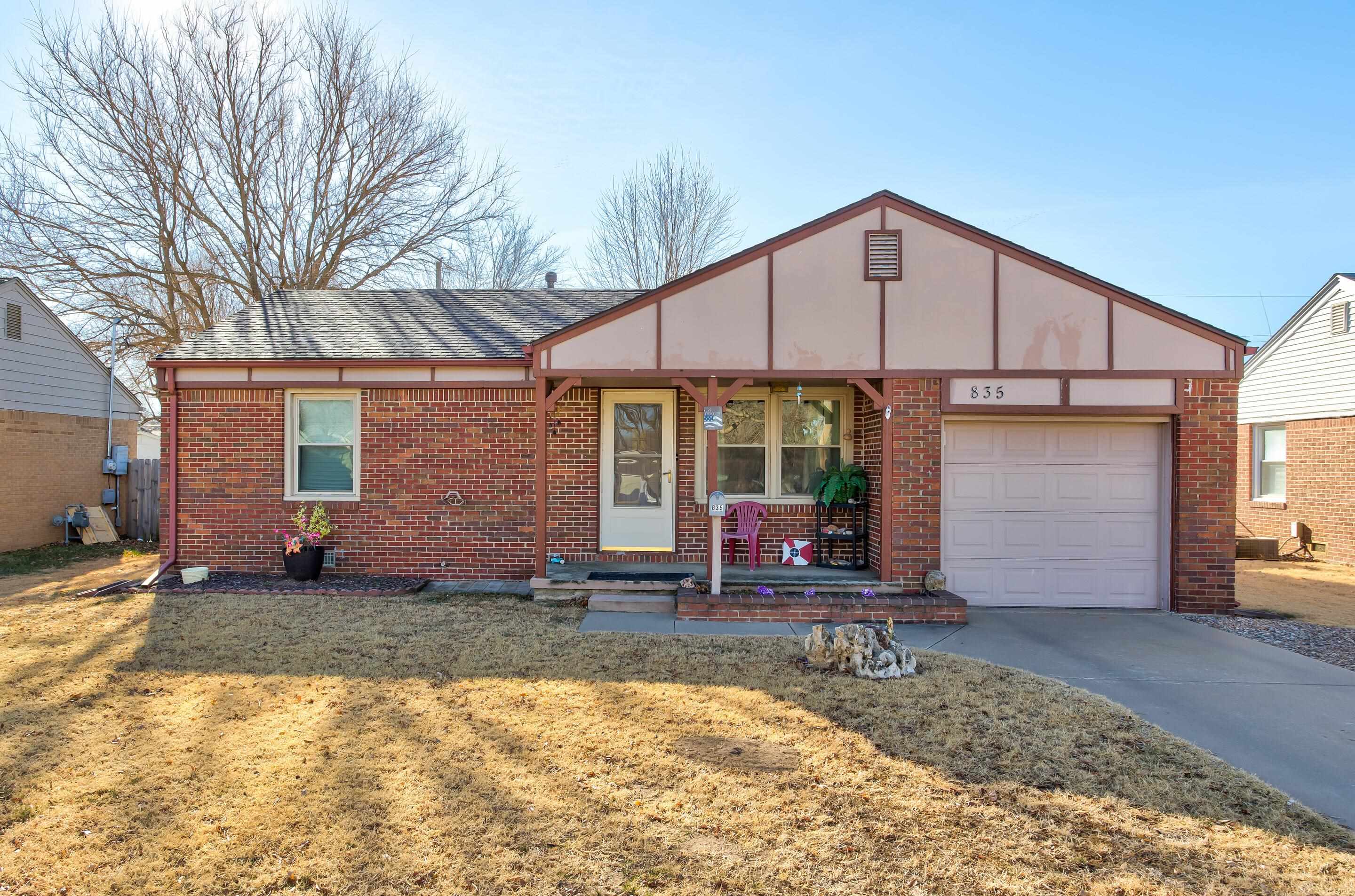 This all brick home is a GEM!   Very well maintained and move in ready.     Wood floor entry welcome